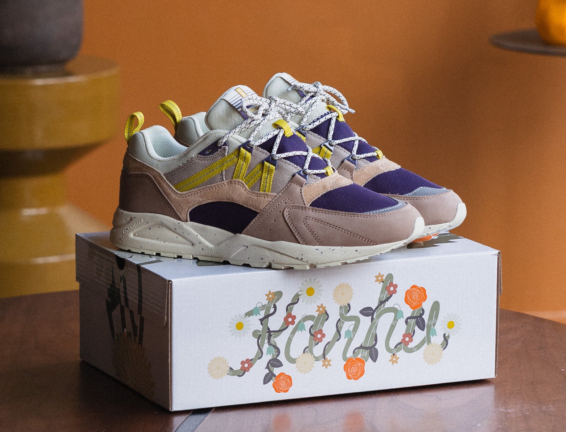 Karhu Fusion 2.0 'Flower' Pack warm taupe mango mint