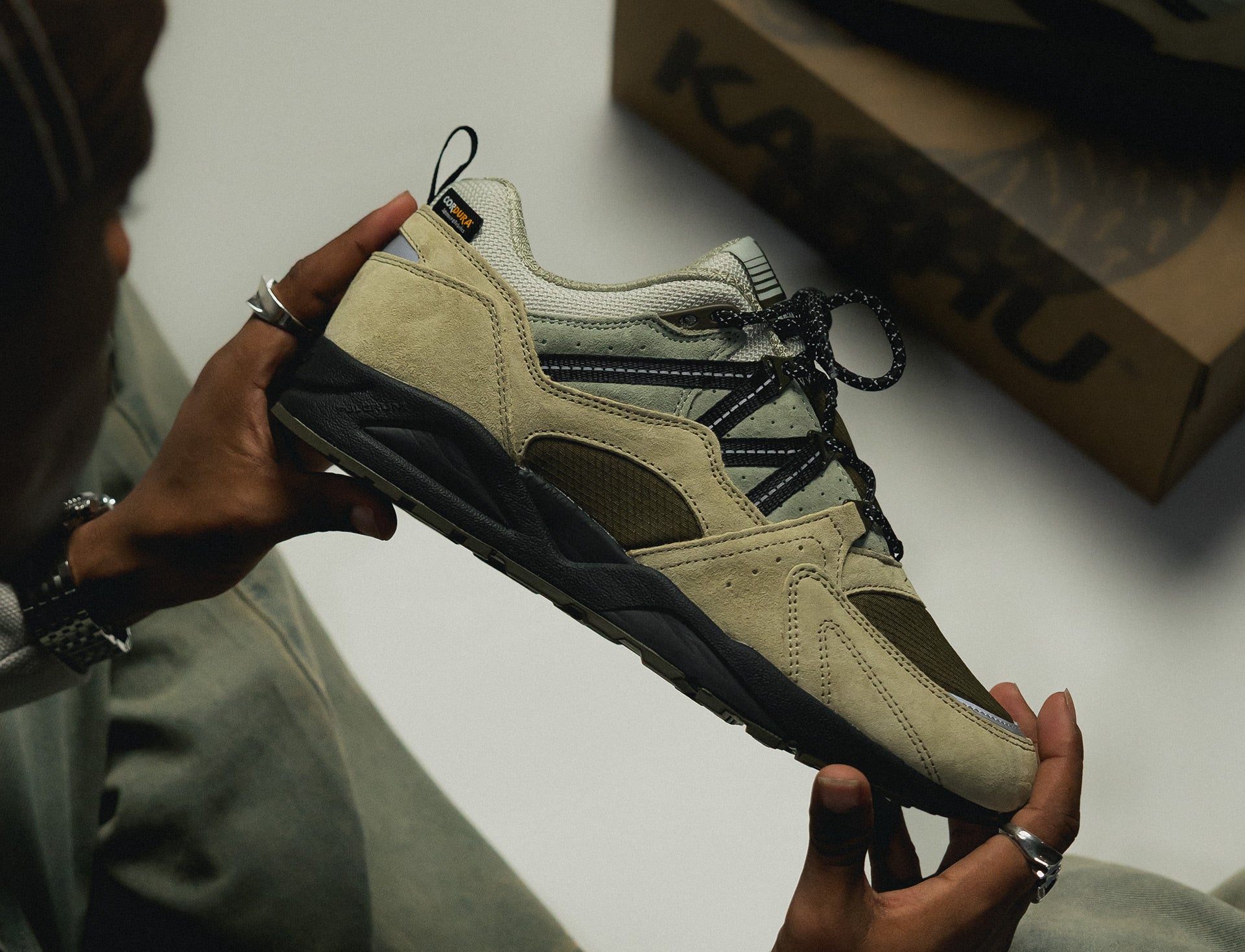 Karhu Fusion 2.0 pale olive green jet black