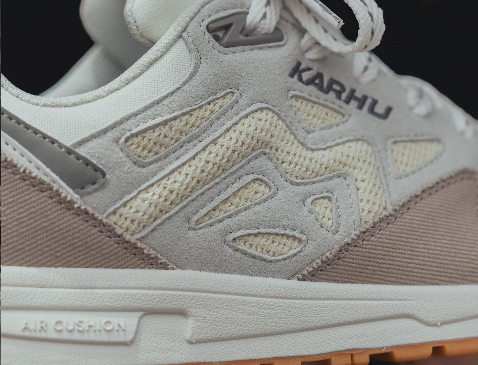 Karhu Legacy 96 atmosphere white asparagus