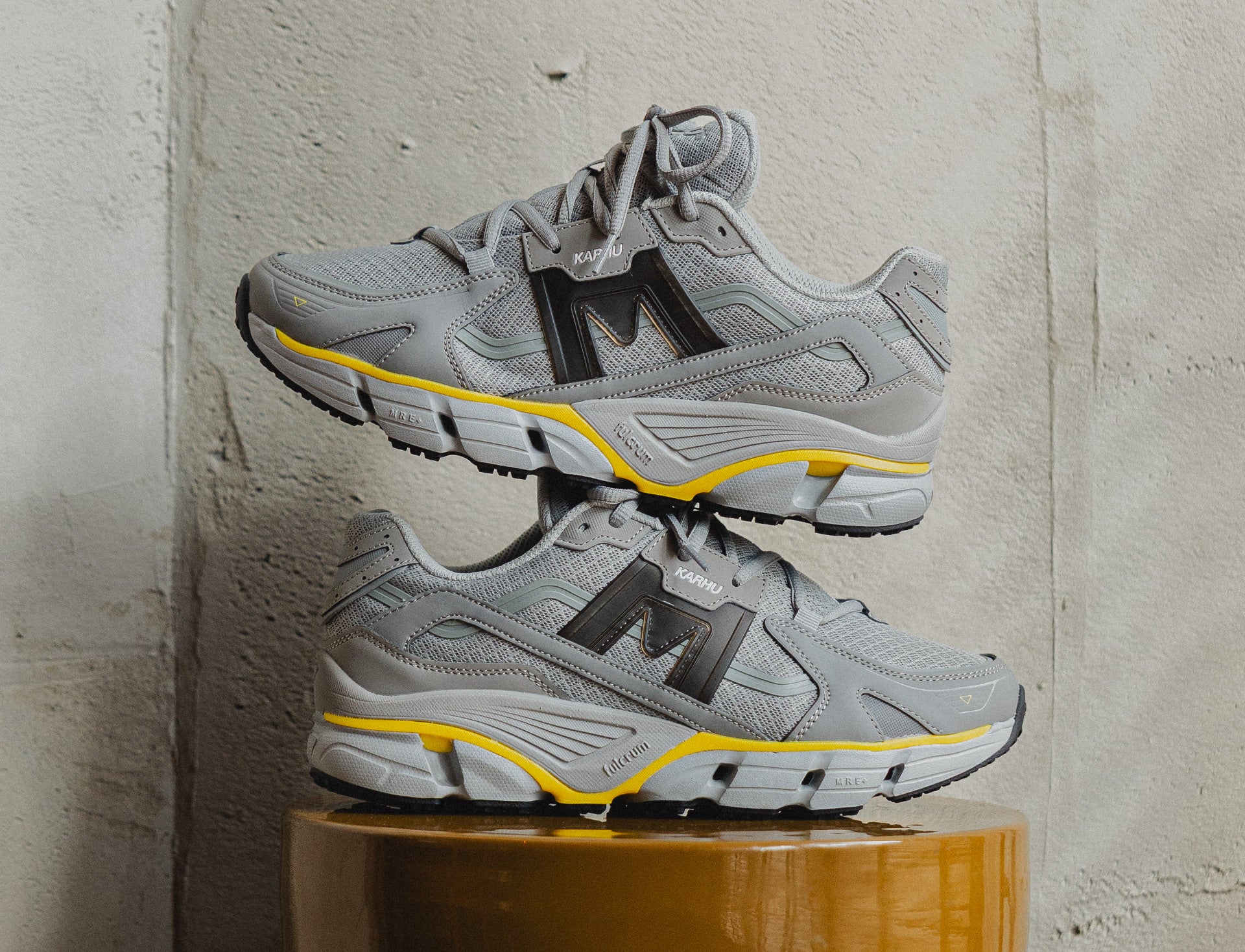 Karhu Super Fulcrum grey reflective jet black