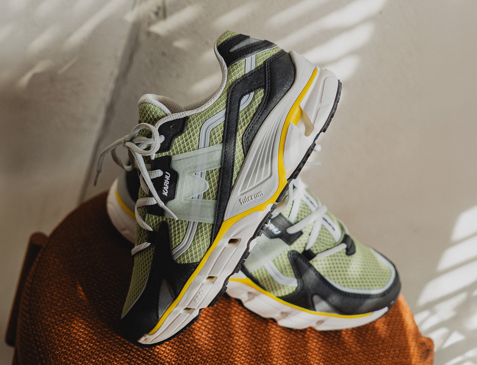 Karhu Super Fulcrum jet black epsom