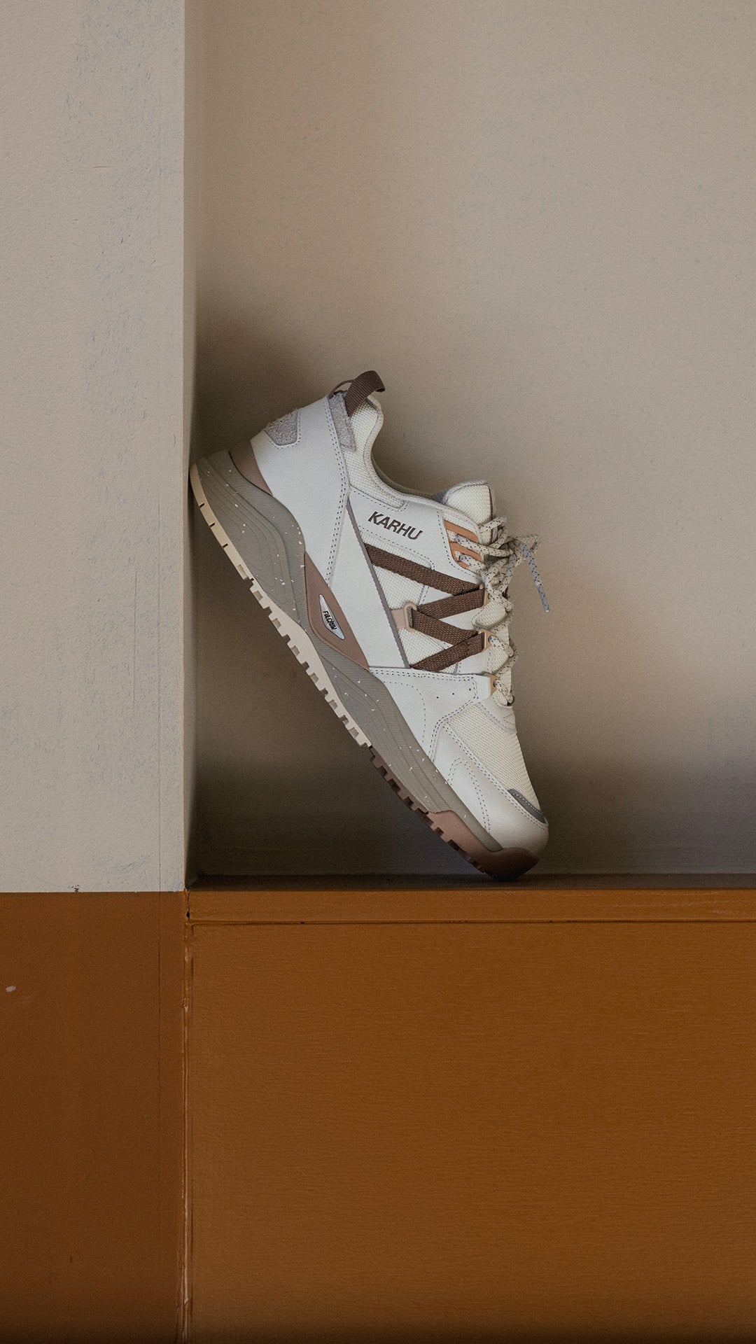 Karhu Fusion XC lily white pine bark