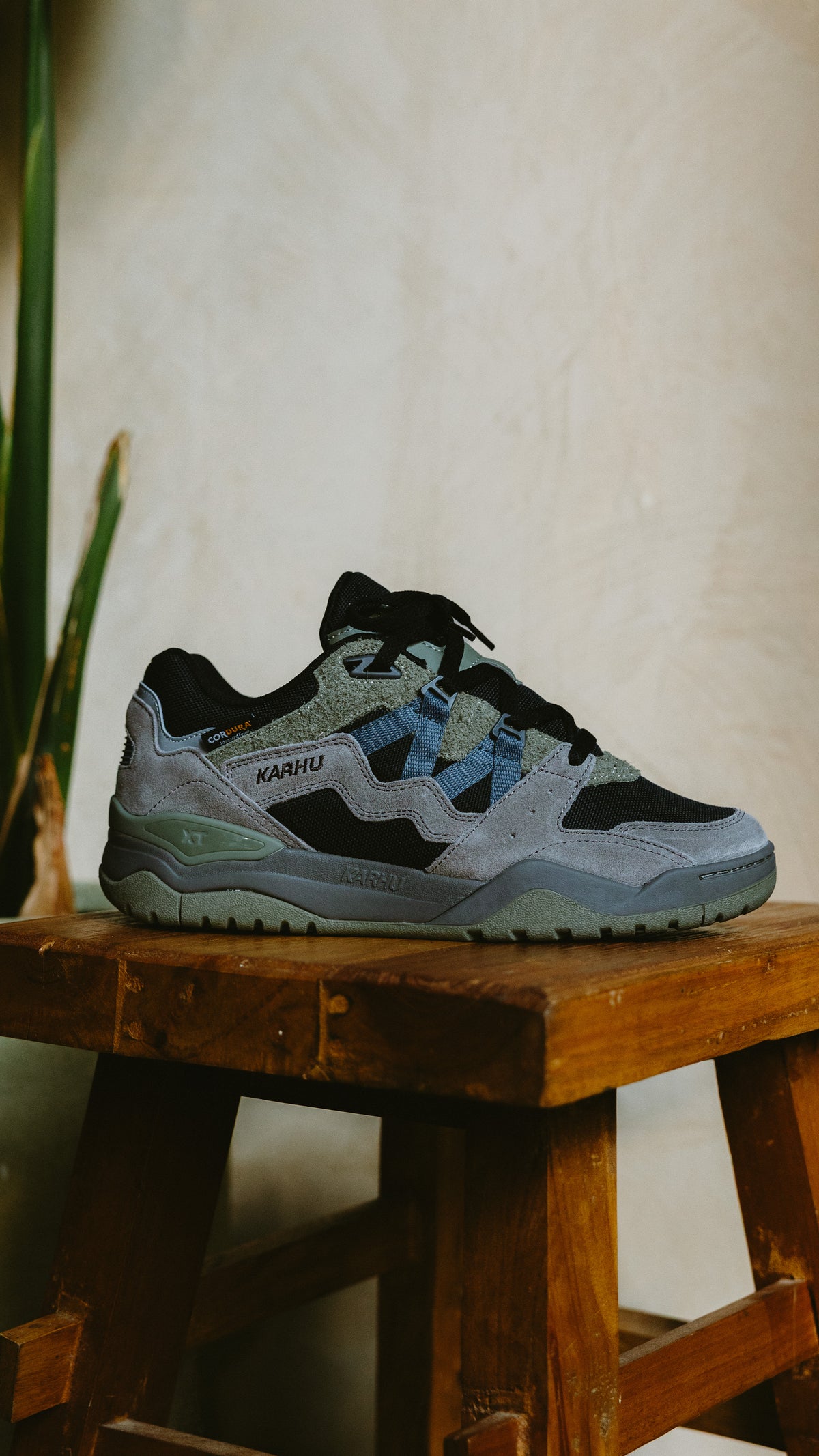 Karhu Fusion XT hematite gray shingles