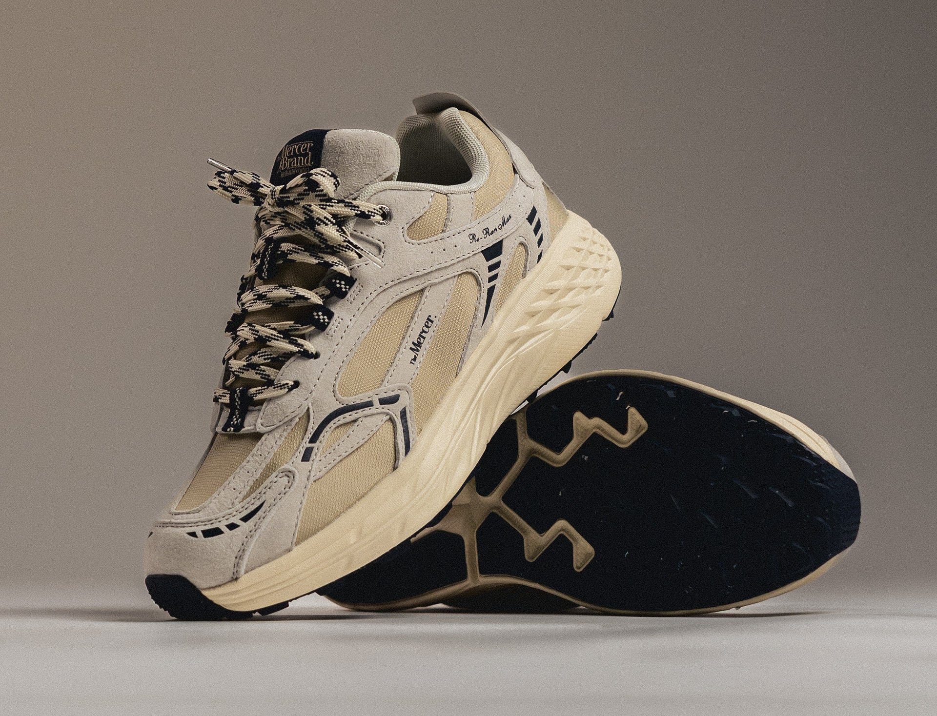 Mercer The Re-Run Max Nubuck sand