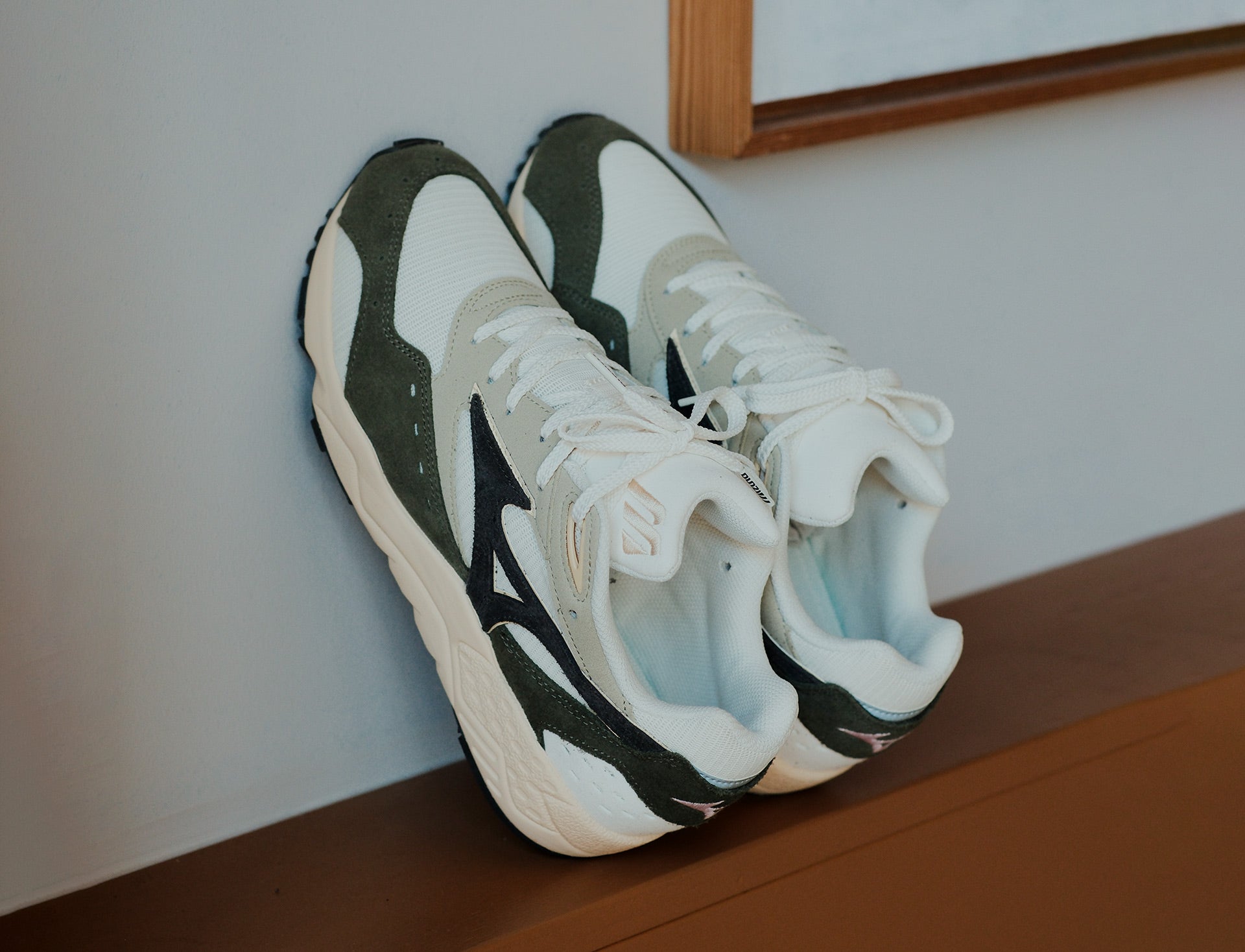 Mizuno Contender pristine black sand four leaf clover