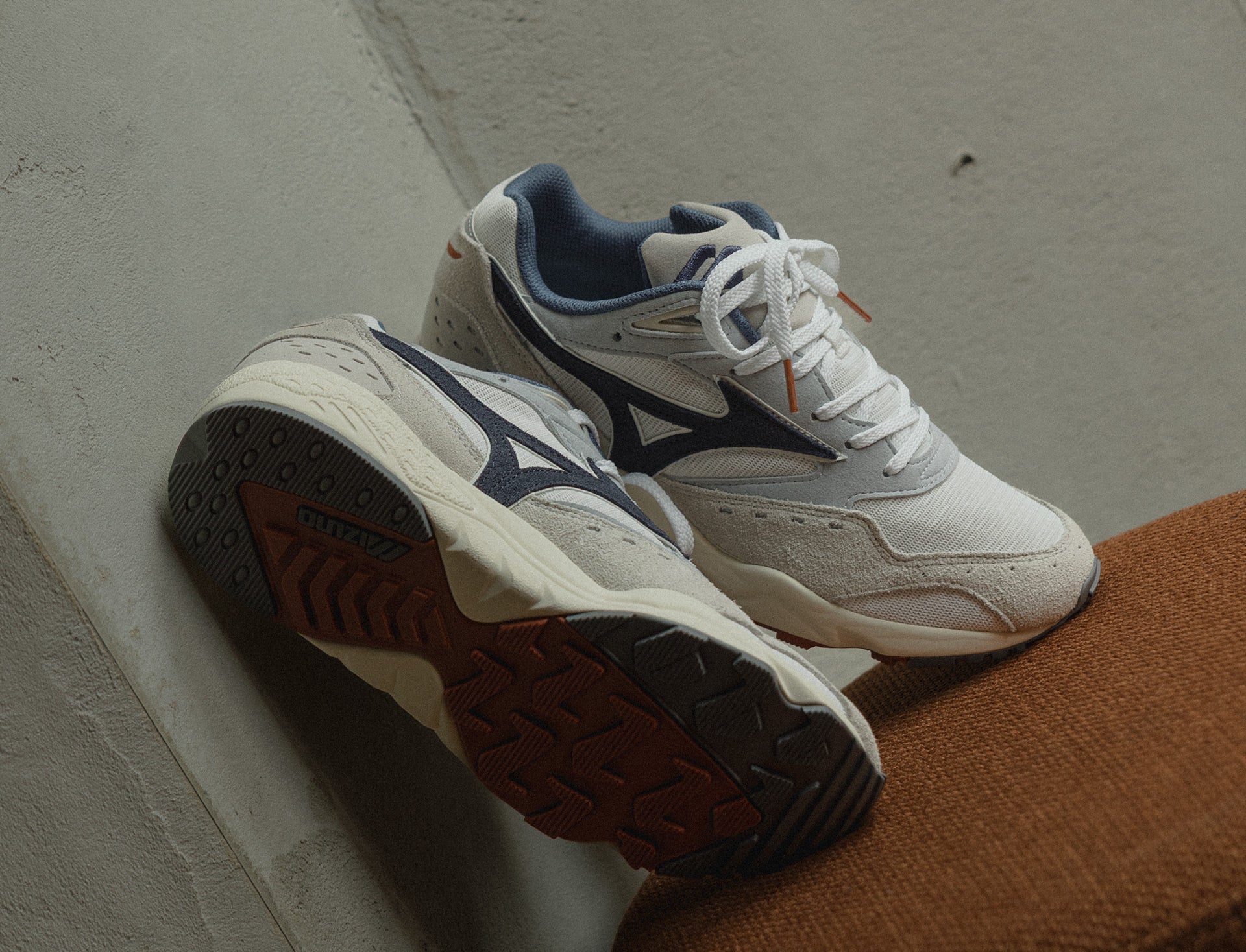 Mizuno Contender snow white graphite