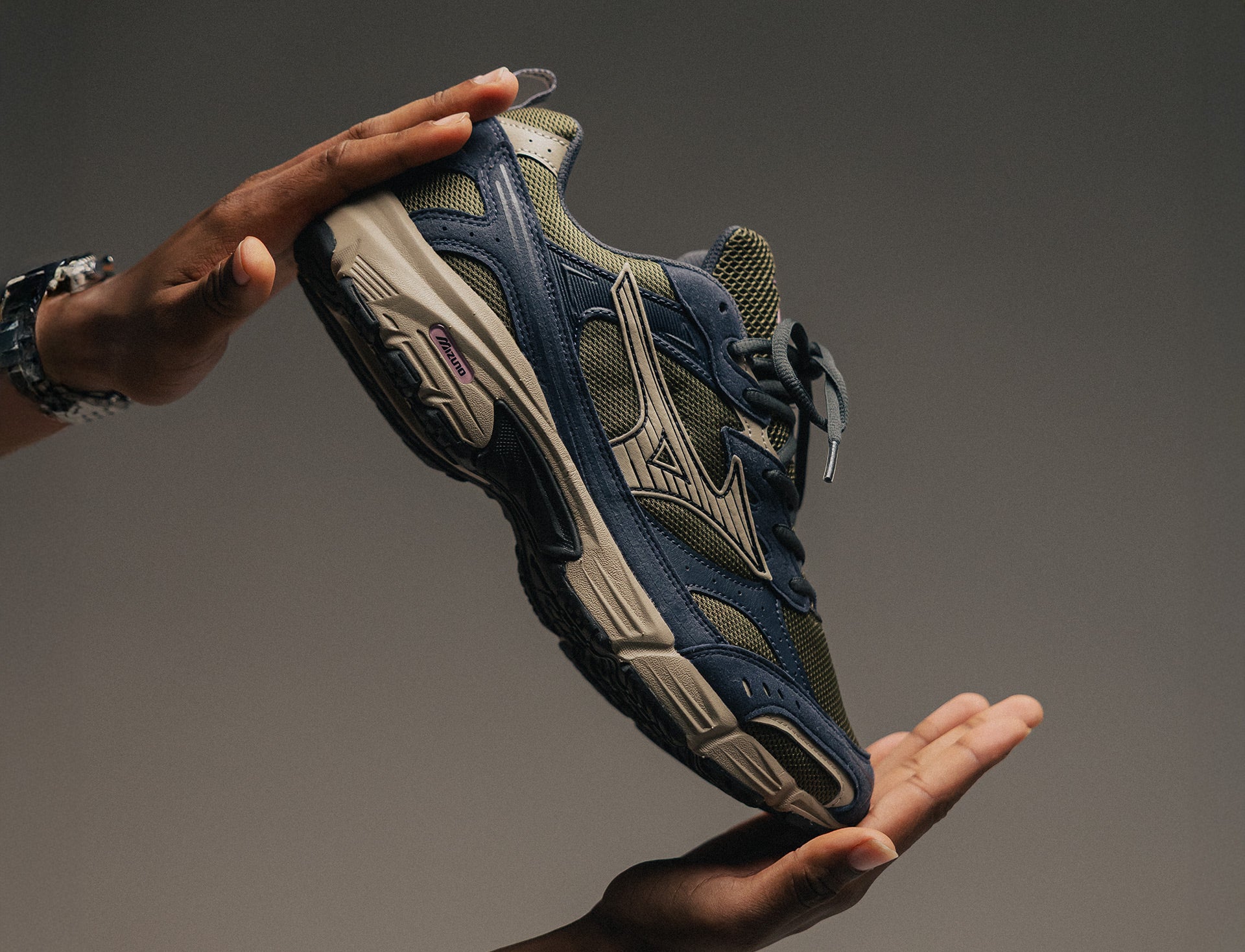 Mizuno MXR Casual grape leaf vintage khaki salute