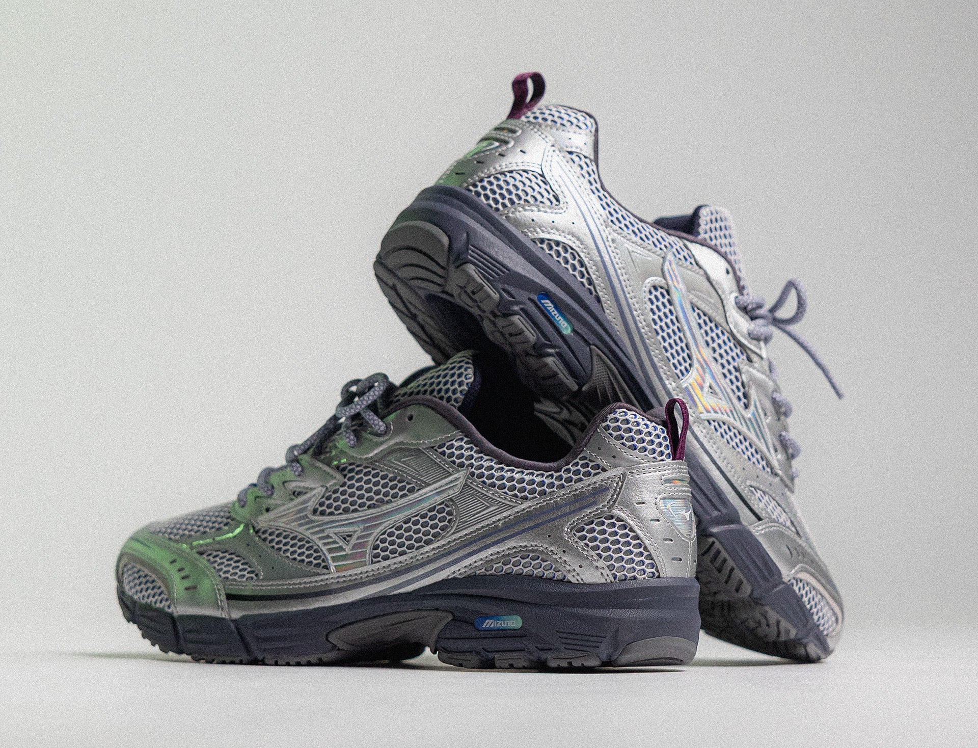 M Mizuno MXR Space Light silver nimbus cloud