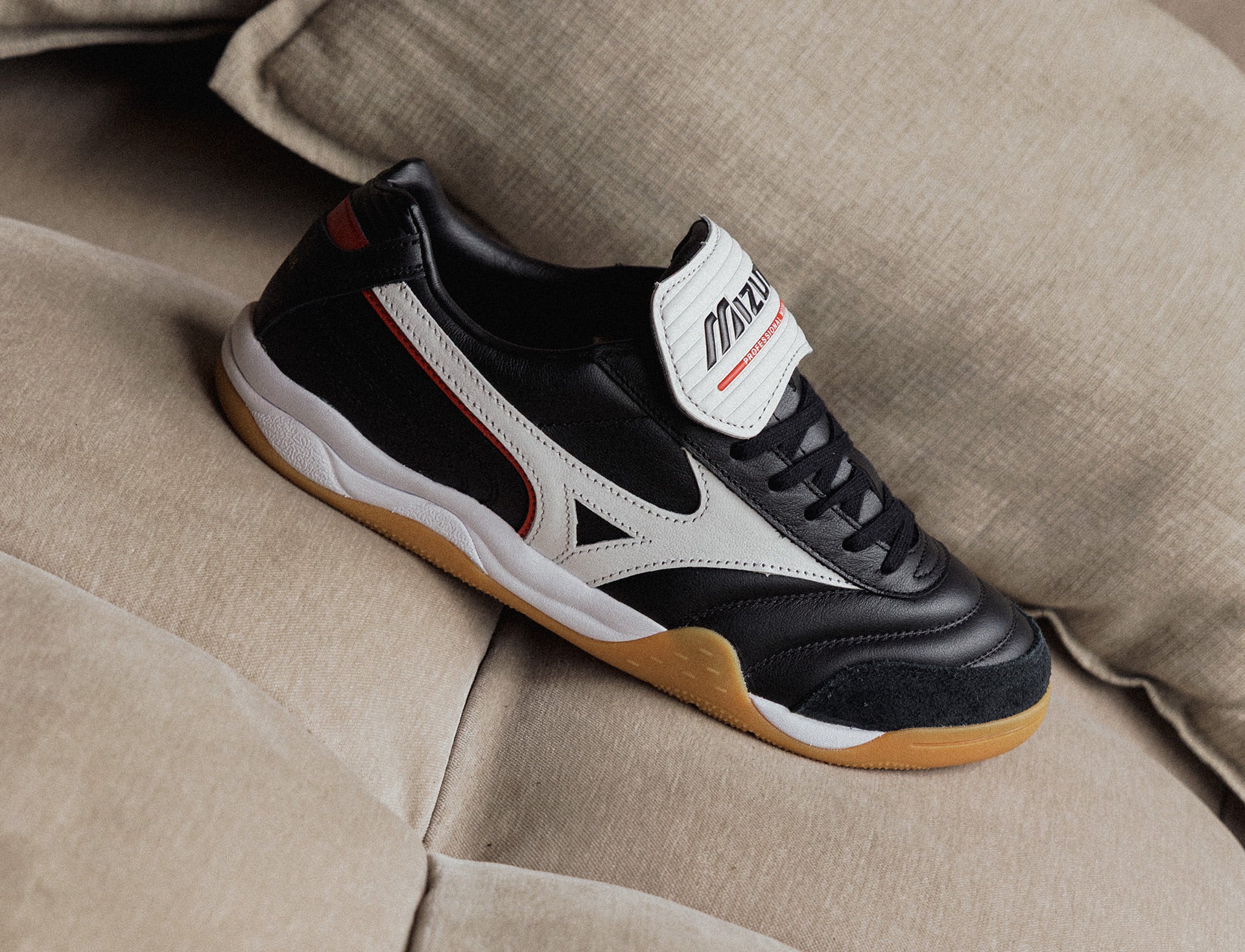 Mizuno Morelia LS black white chinese red