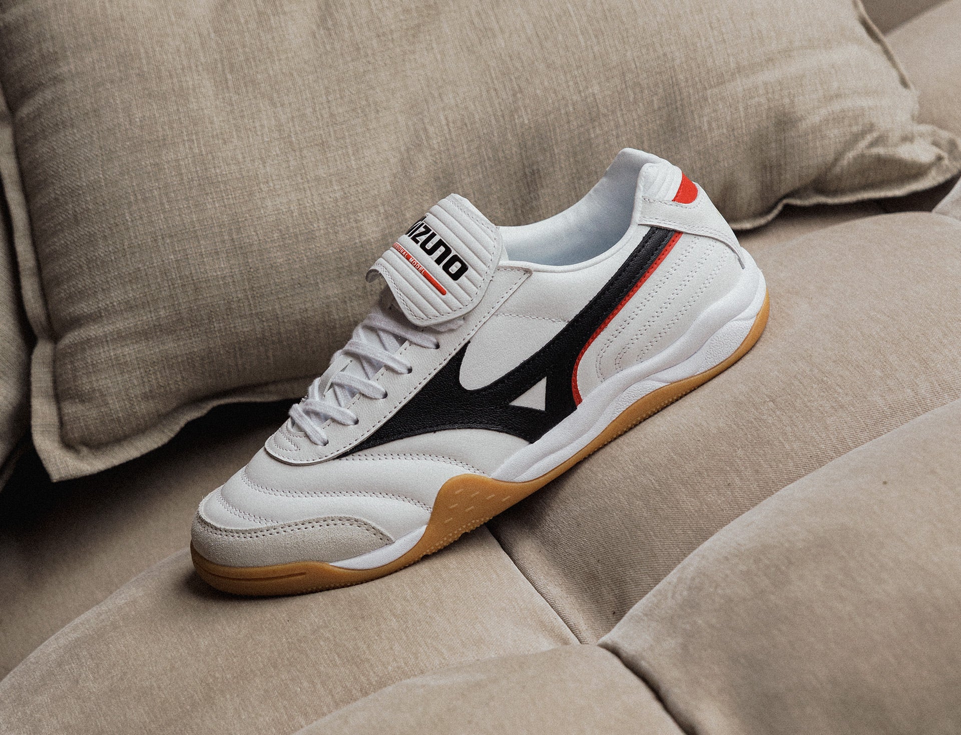 Mizuno Morelia LS white black chinese red