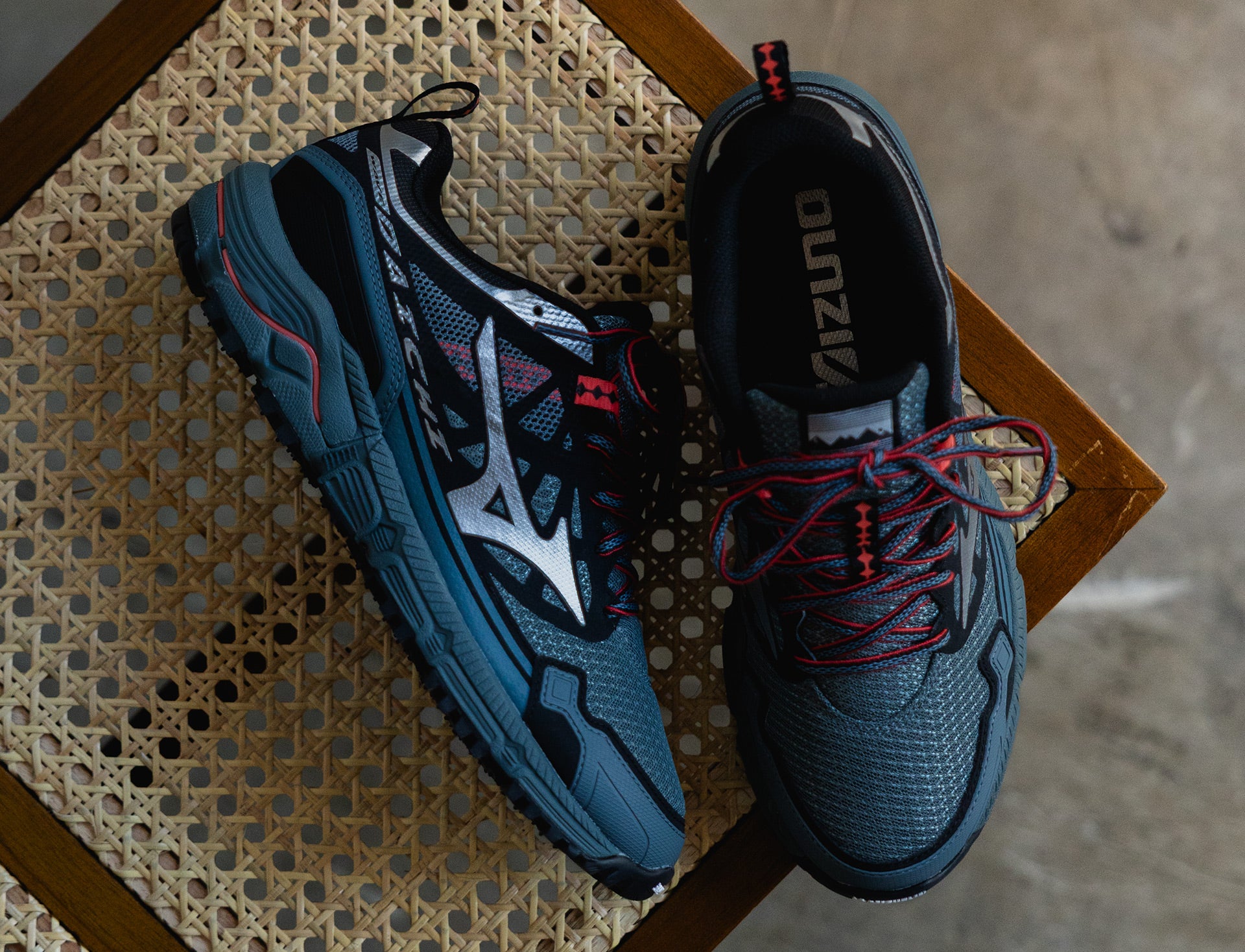 Mizuno Wave Daichi LS stormy weather silver