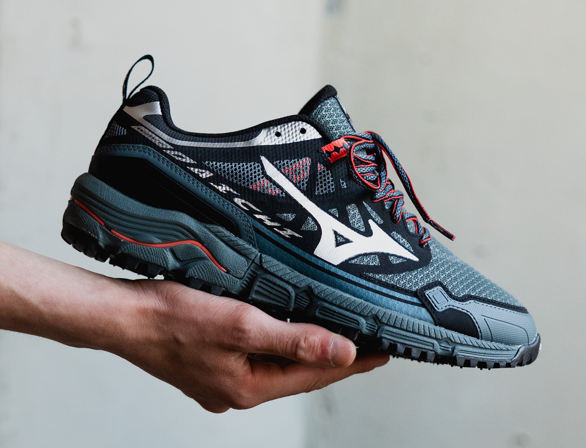 Mizuno Wave Daichi LS stormy weather silver
