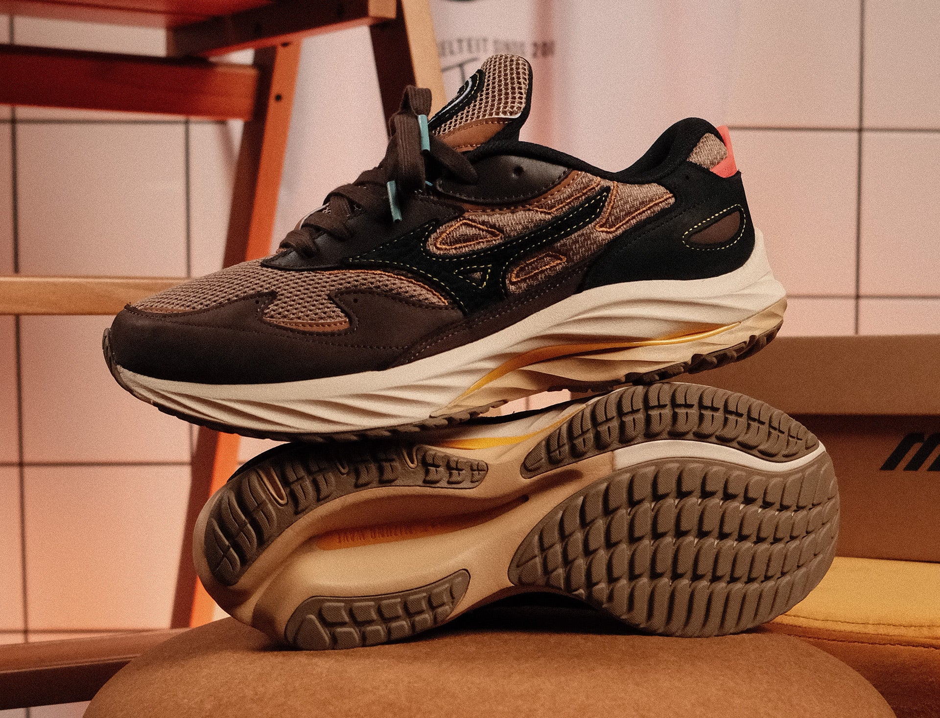 Mizuno Wave Rider B Premium fossil black mole