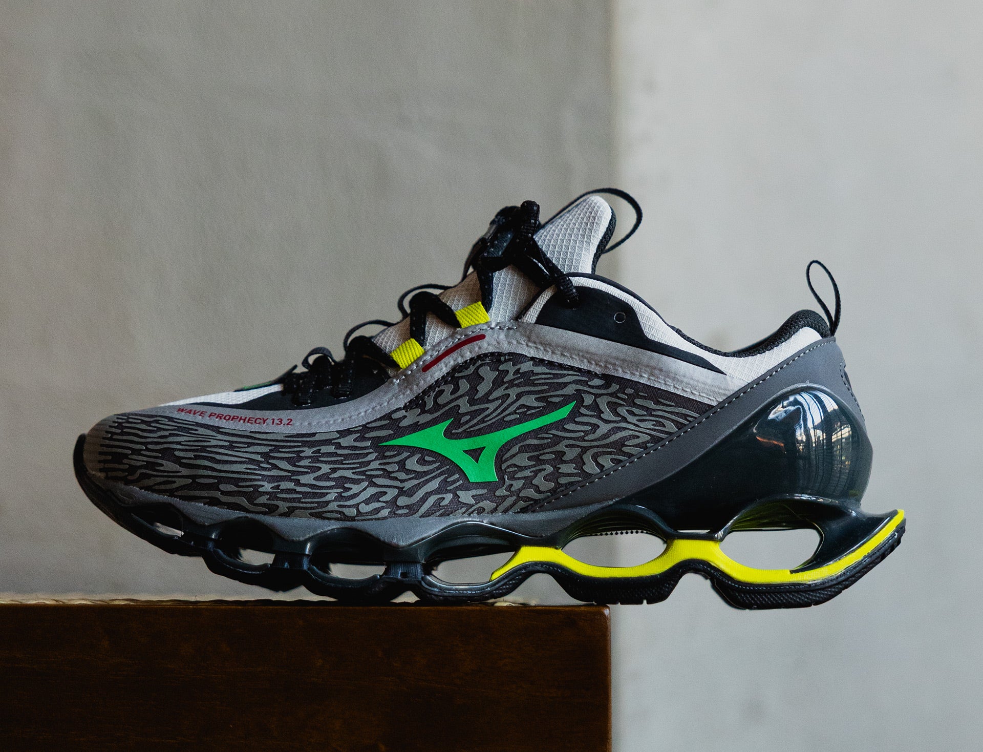 Mizuno Wave prophecy 13.2 quiet shade vibrant green white