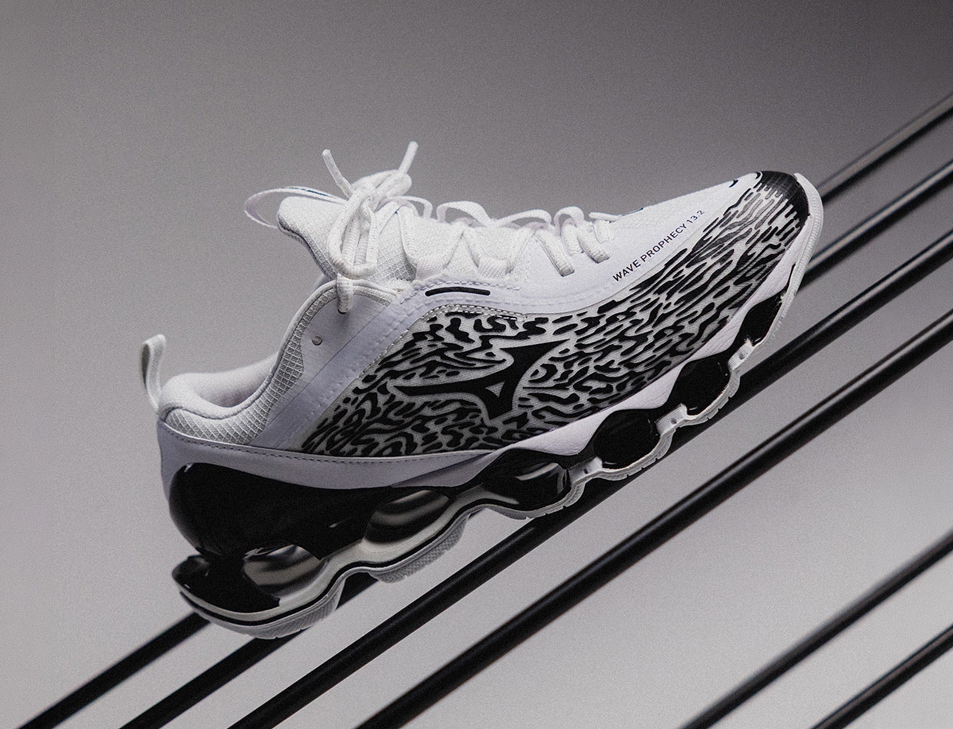 Mizuno Wave prophecy 13.2 white black