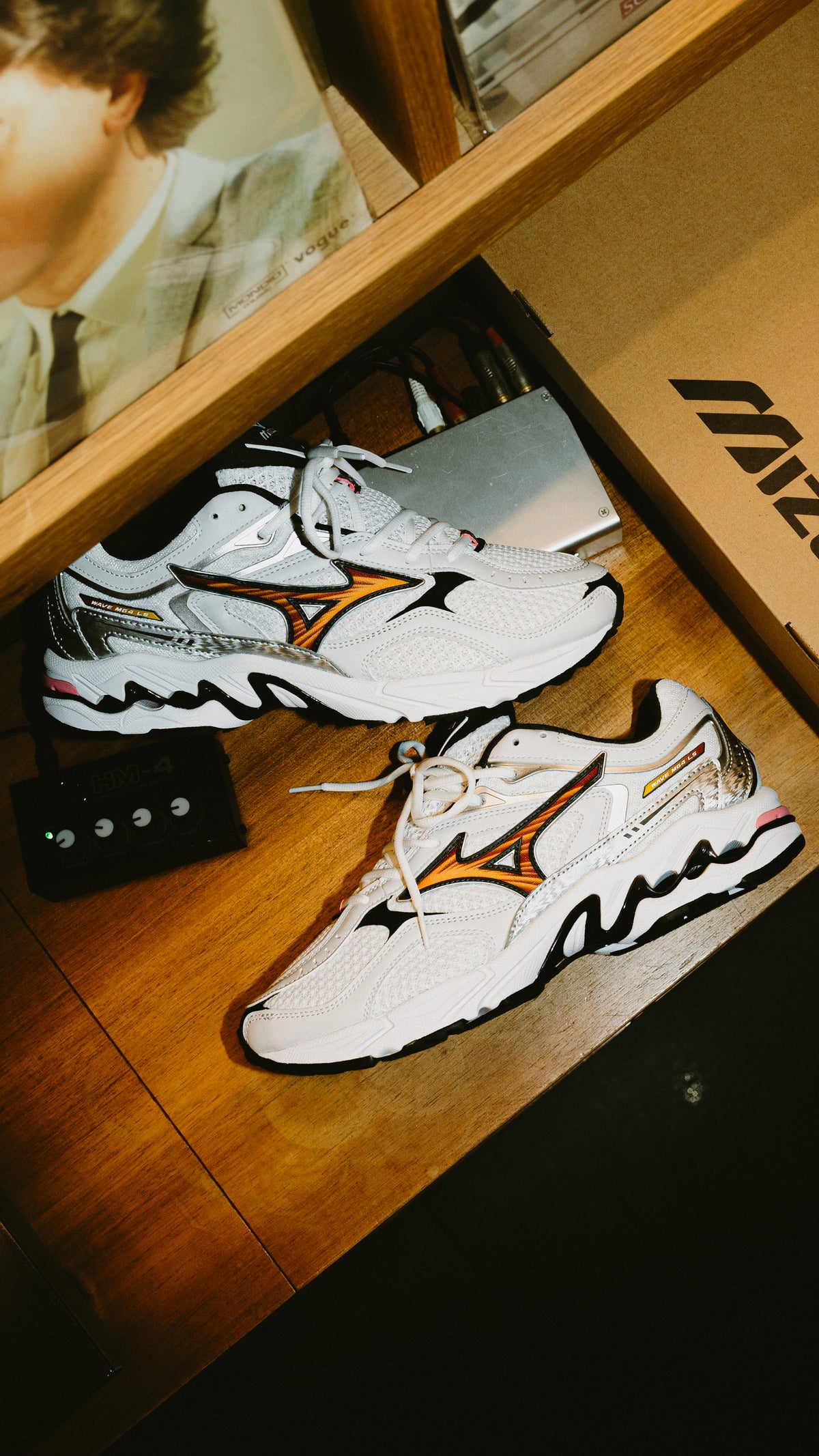 Mizuno Wave MG4 LS white artisan's gold galaxy silver