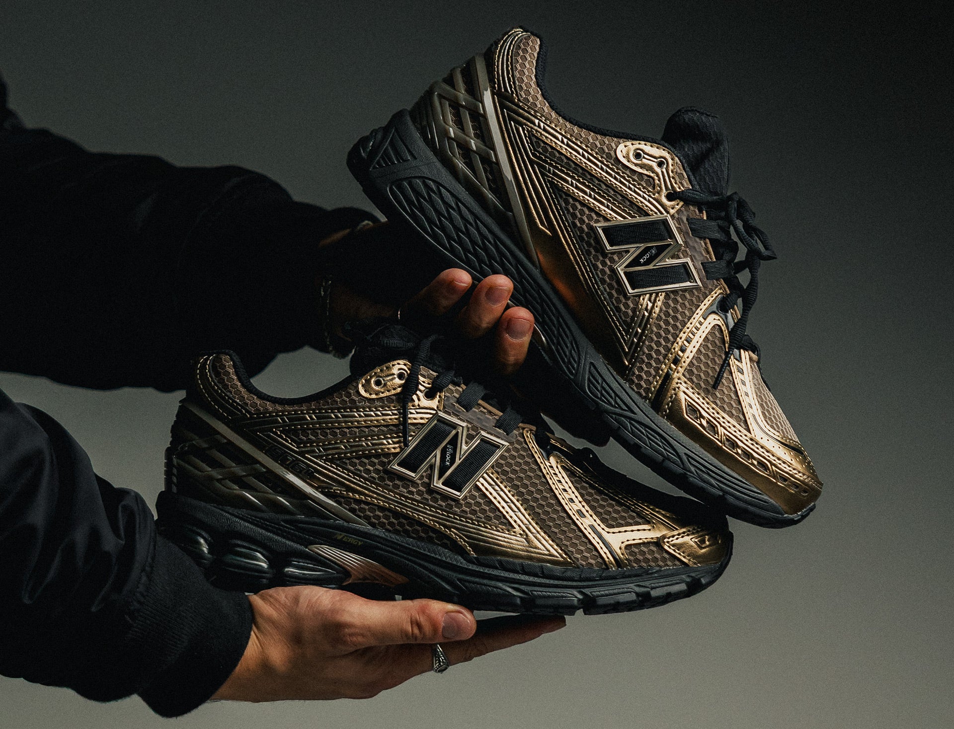 New Balance 1906R mushroom black metallic