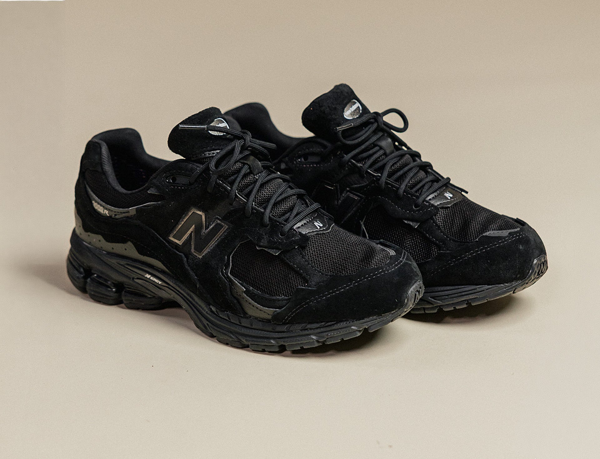 New Balance 2002R ‘Protection’ Pack black metallic