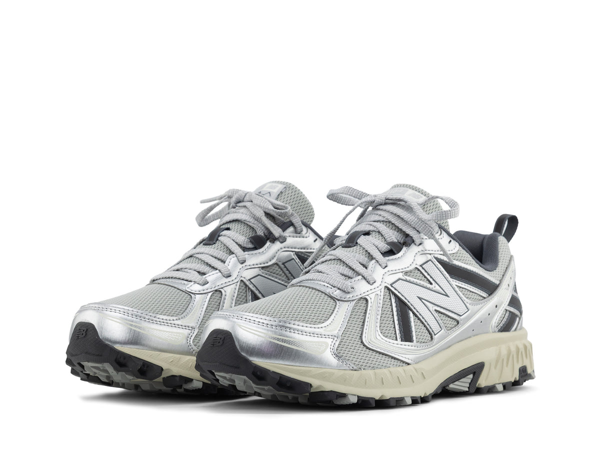 New Balance 410 rain cloud magnet