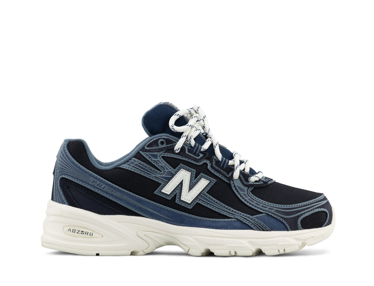 New Balance 740 dark night
