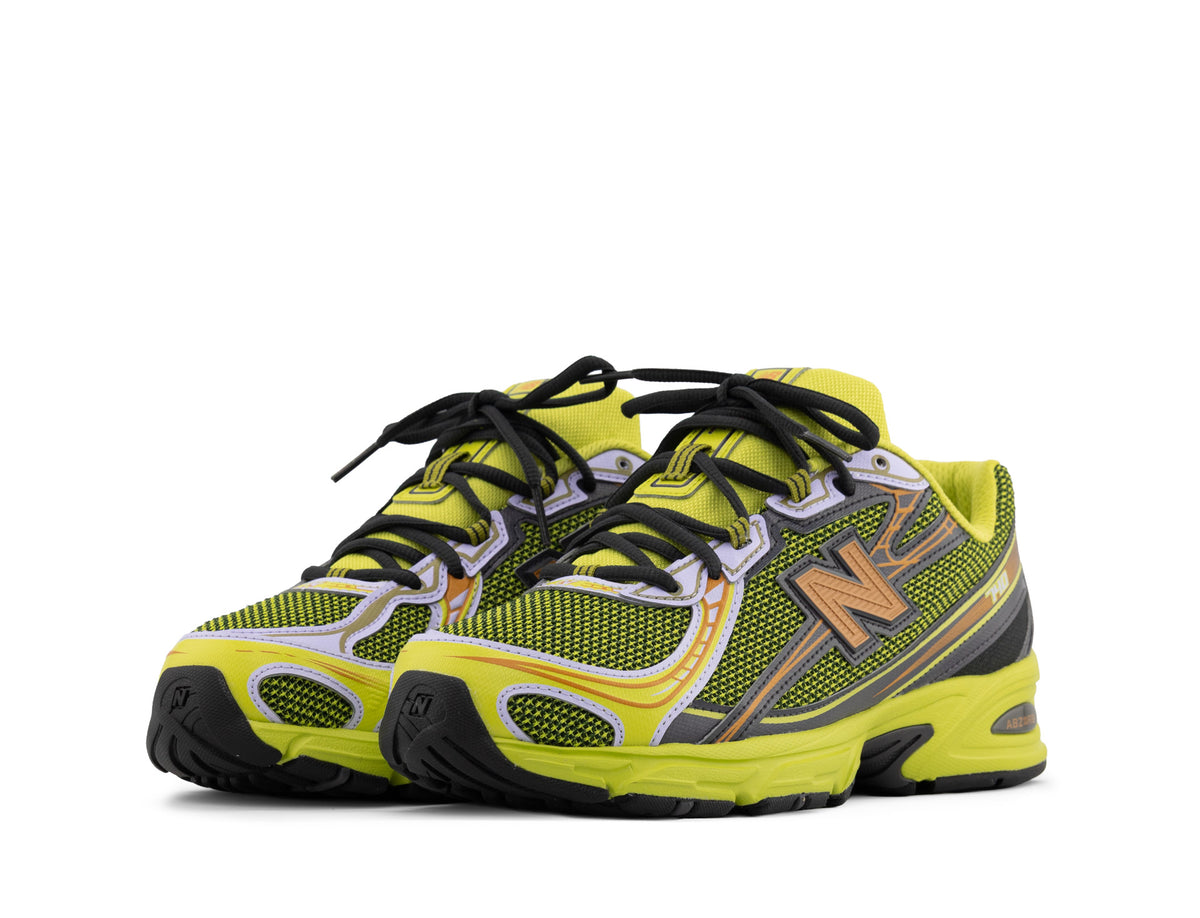 New Balance 740 field green