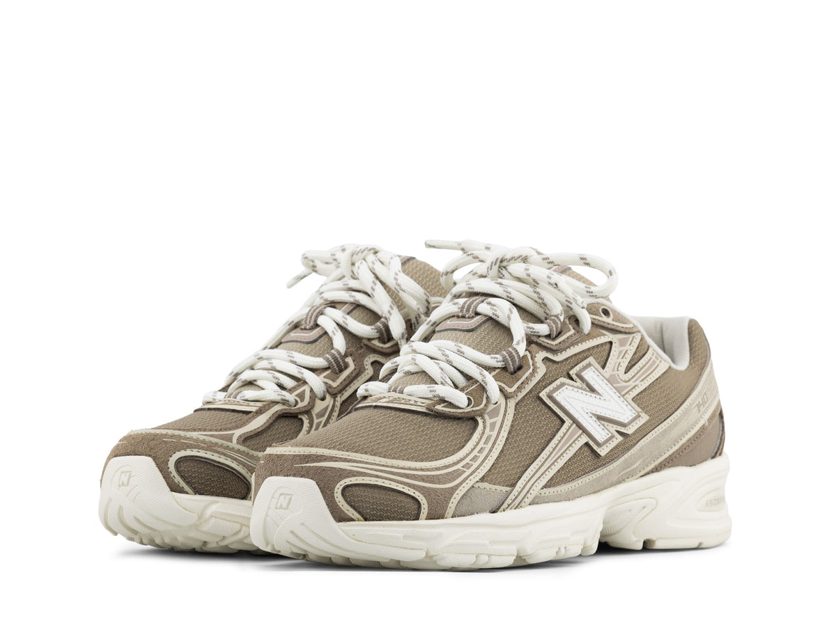 New Balance 740 mushroom