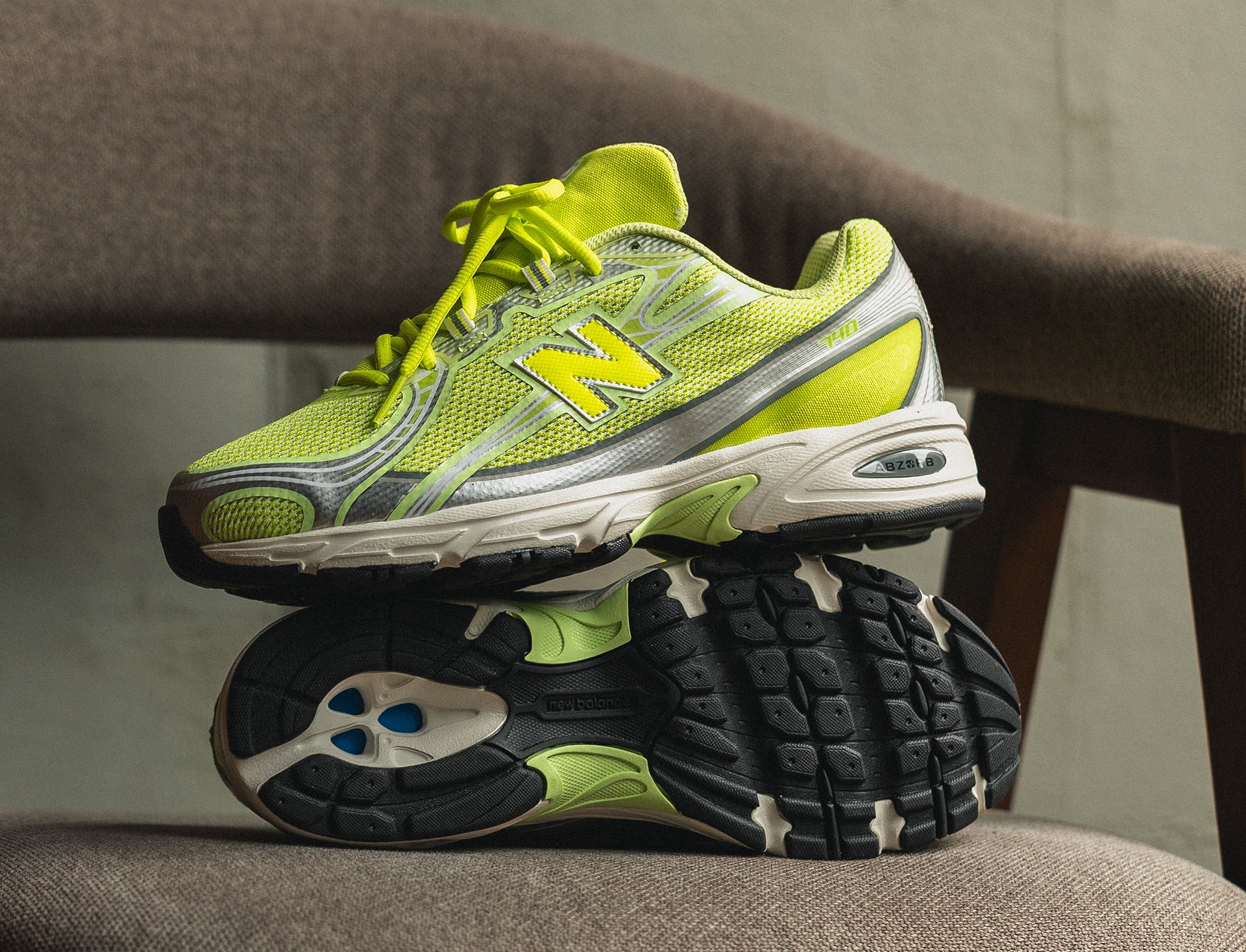 New Balance 740 timberwolf afterglow