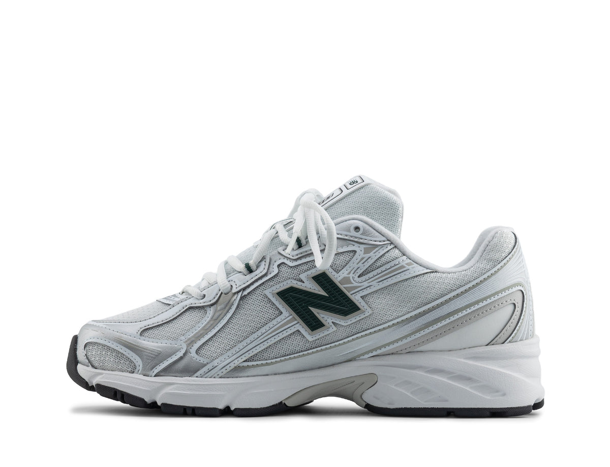New Balance 740 white