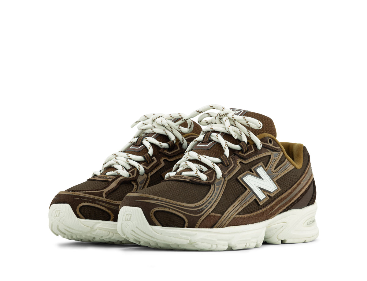 New Balance 740 pumpernickel