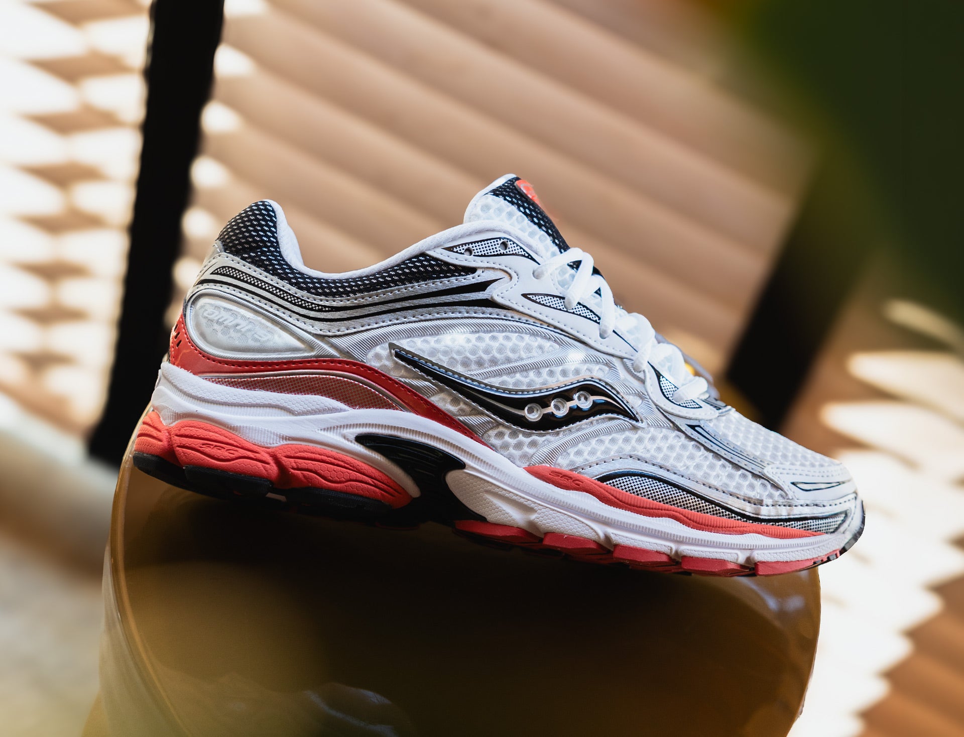 Saucony Progrid Omni 9 white red