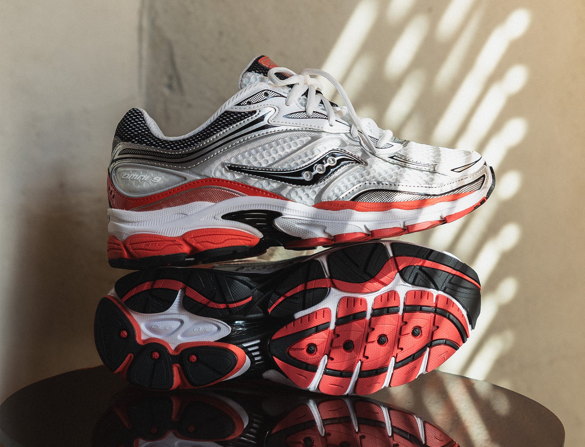 Saucony Progrid Omni 9 white red