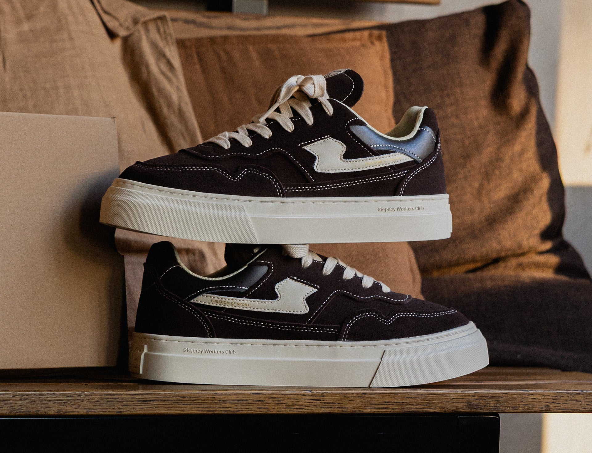 Stepney Workers Club Pearl II Strike Suede dark