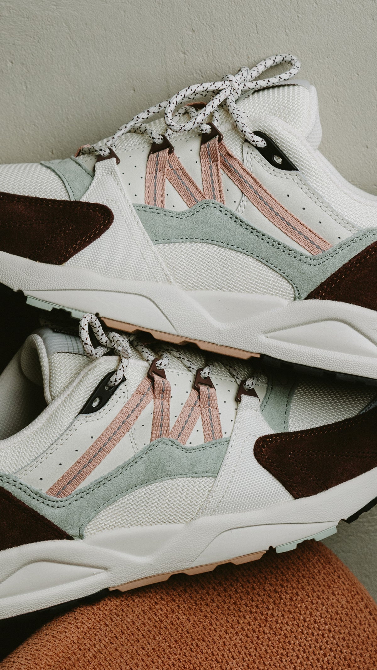 Karhu Fusion 2.0 shaved chocolate adobe rose