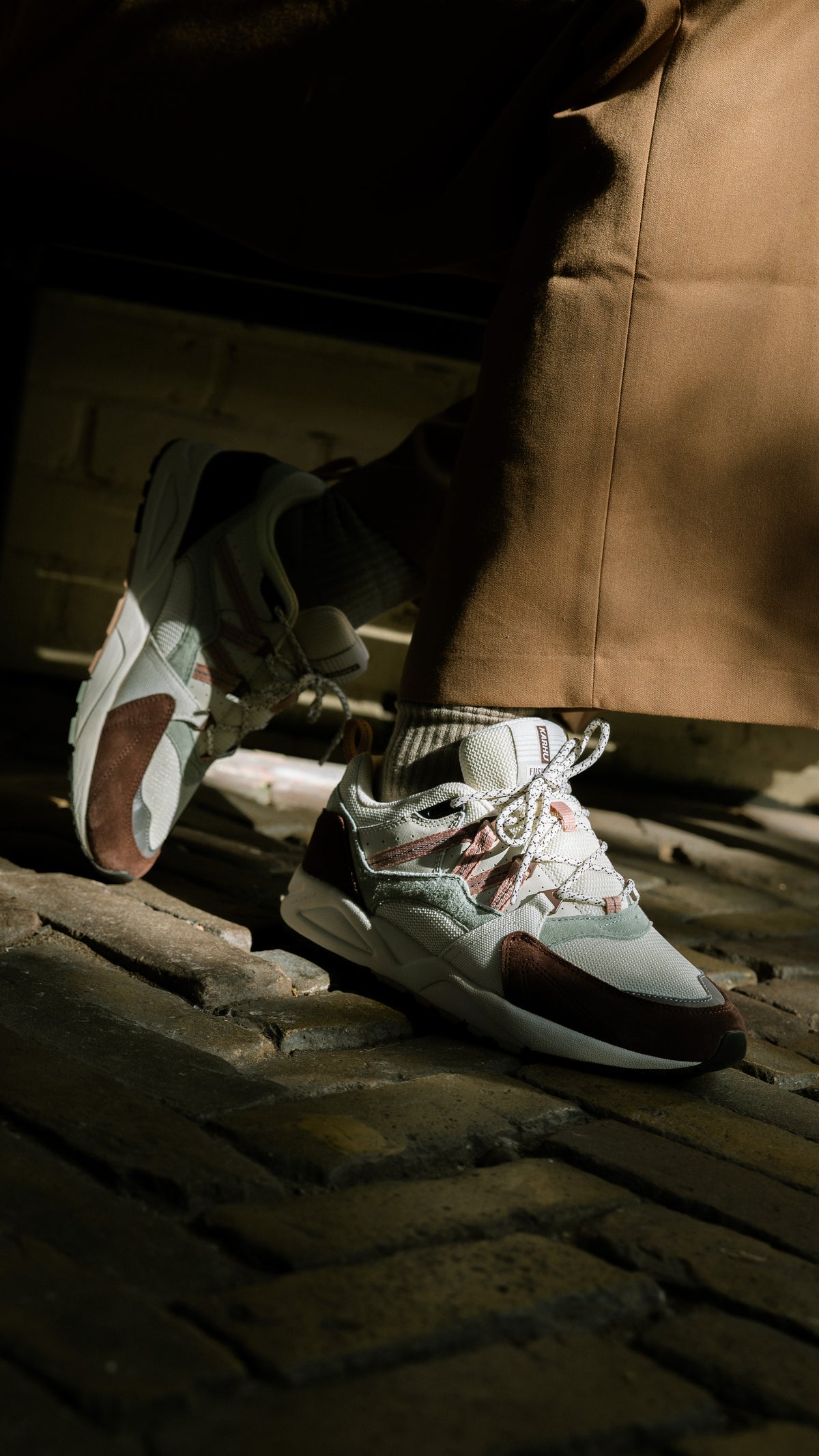 Karhu Fusion 2.0 shaved chocolate adobe rose