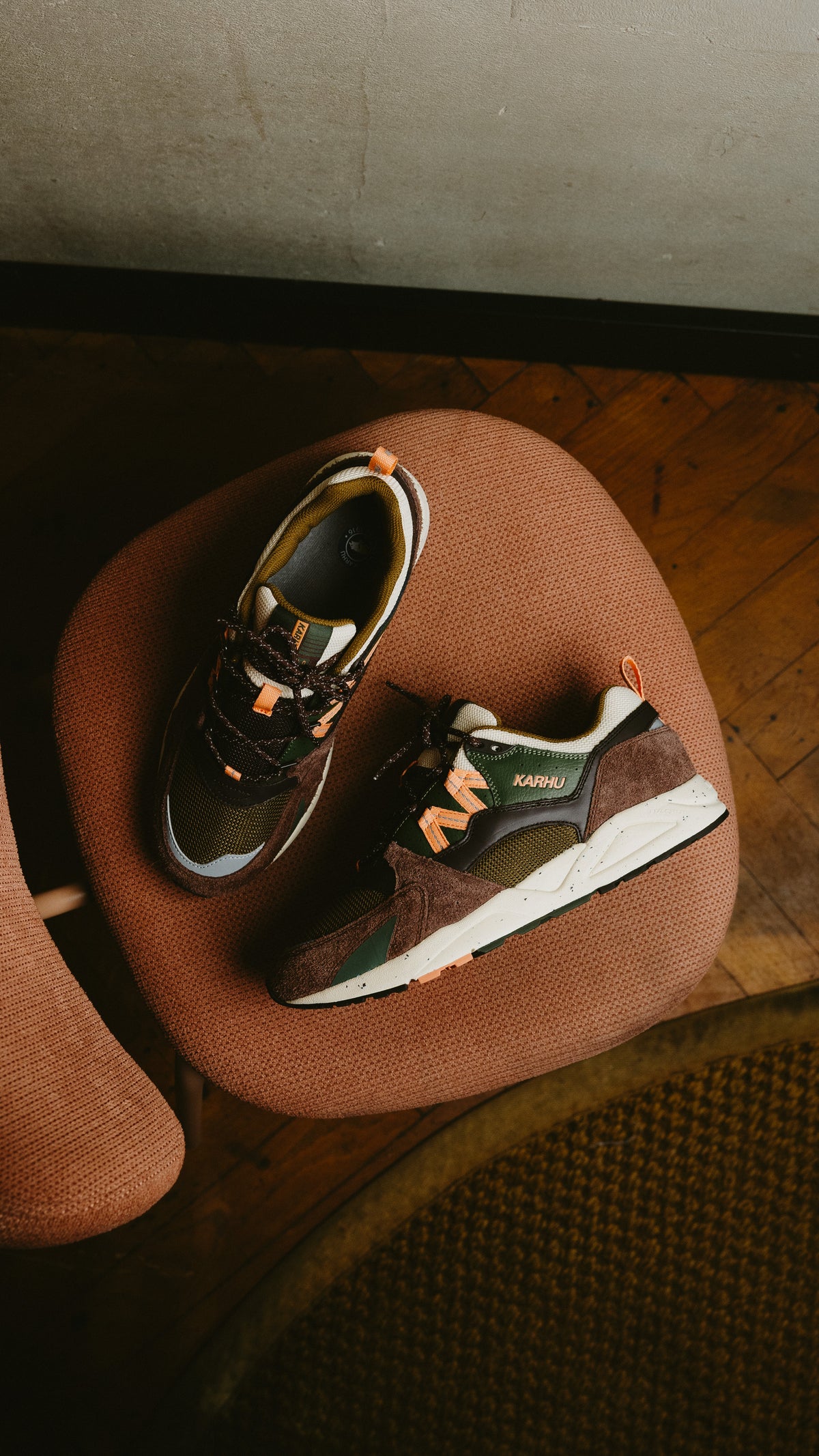 Karhu Fusion 2.0 shaved chocolate peach bloom