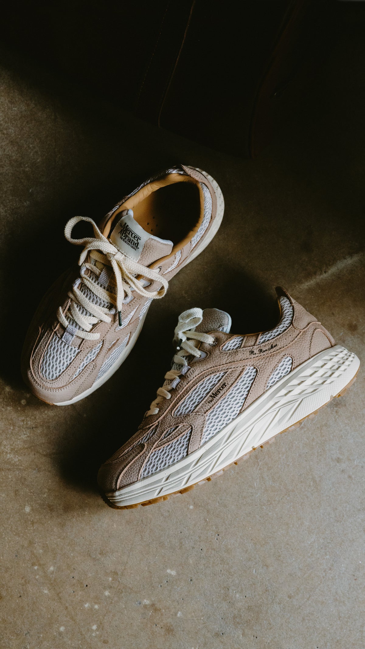 Mercer The Re-Run Max Nubuck off white