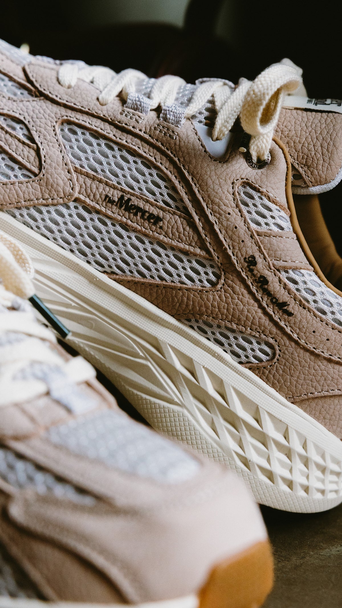 Mercer The Re-Run Max Nubuck off white