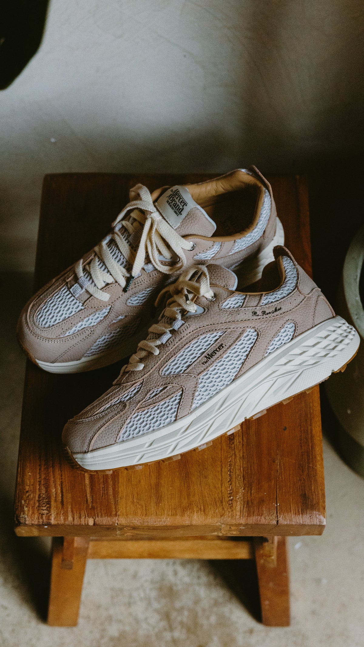 Mercer The Re-Run Max Nubuck off white