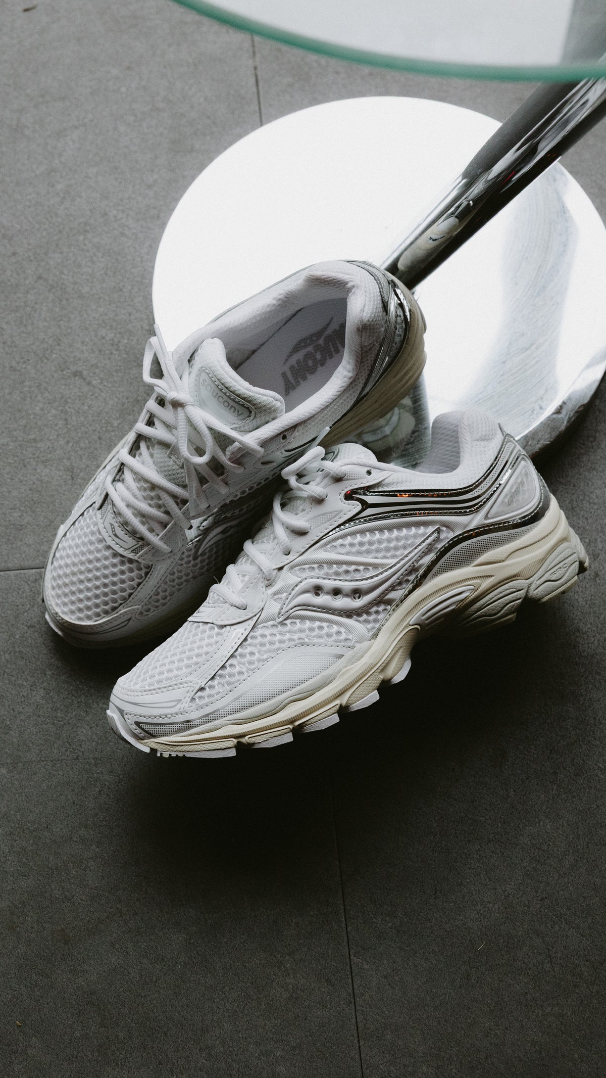 Saucony Progrid Omni 9 white eggshell