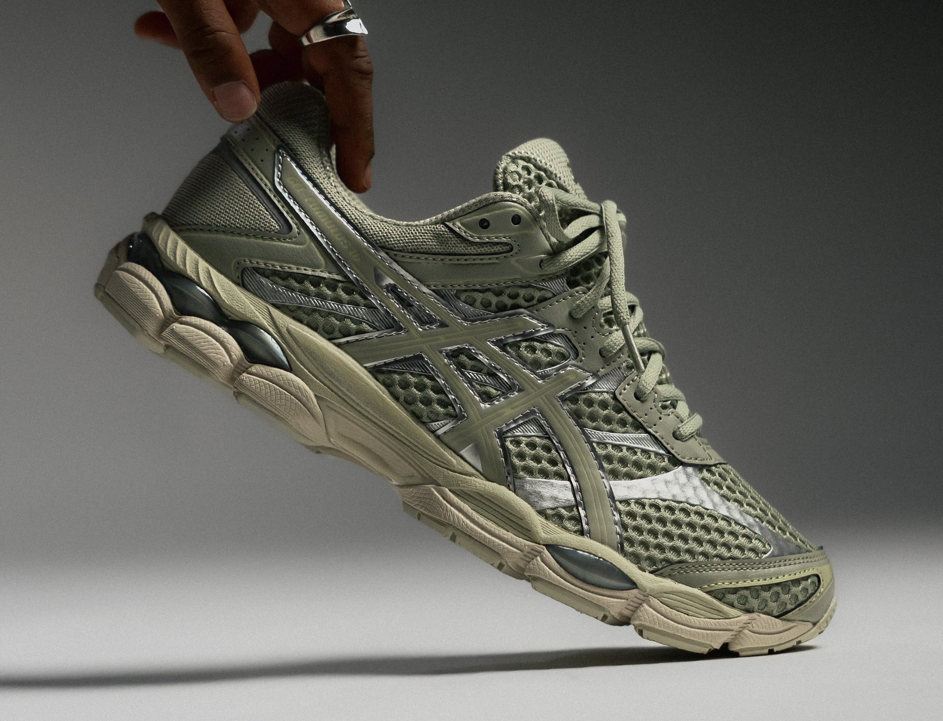 Asics Gel-Cumulus 16 dried leaf green