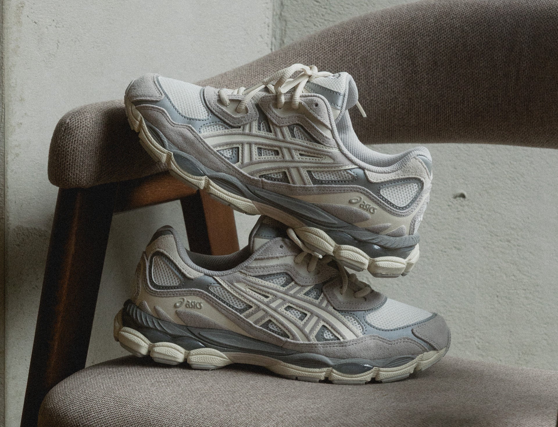 Asics Gel-NYC cream oyster grey | BijSMAAK.com