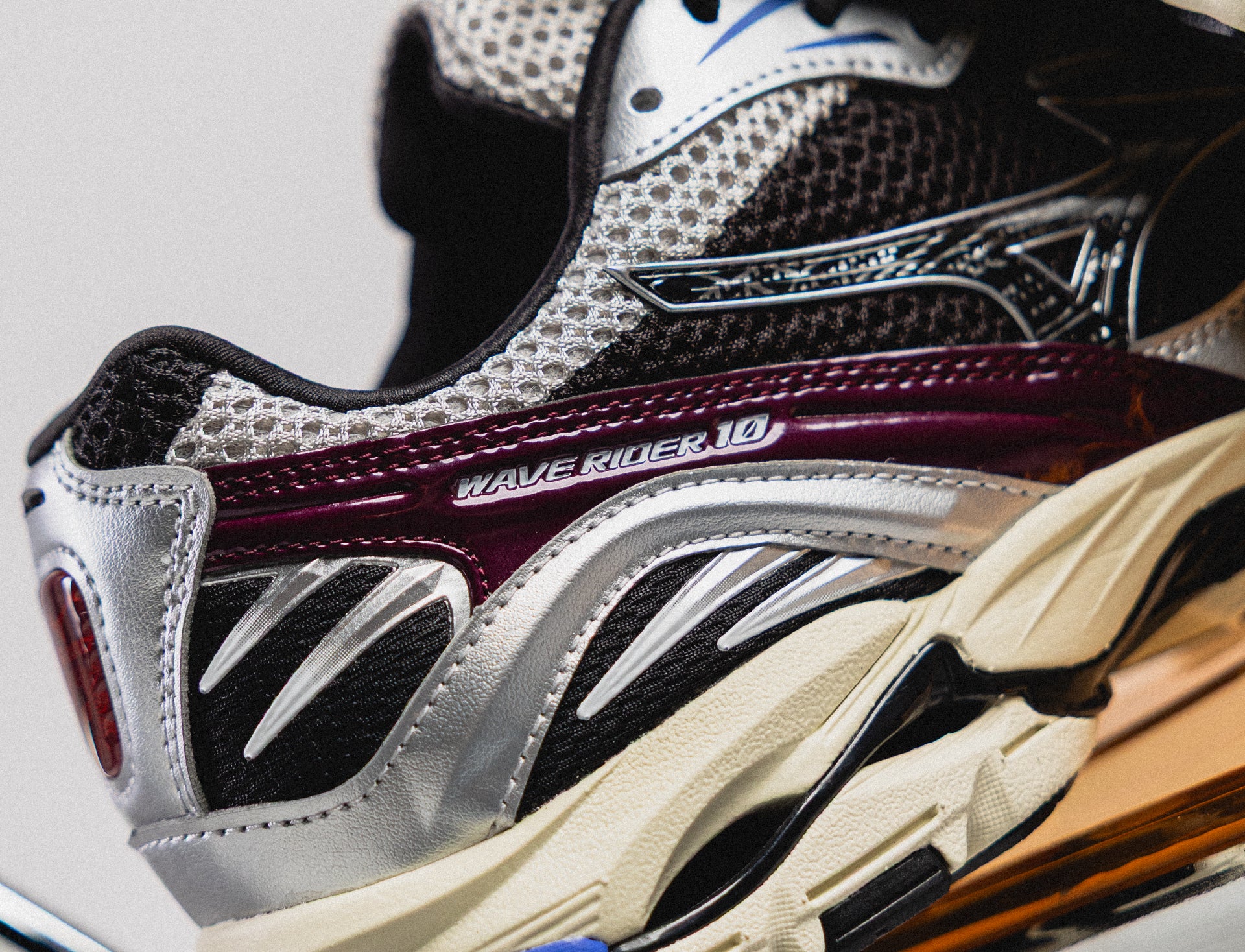 Mizuno Wave Rider 10 harbor mist black fig