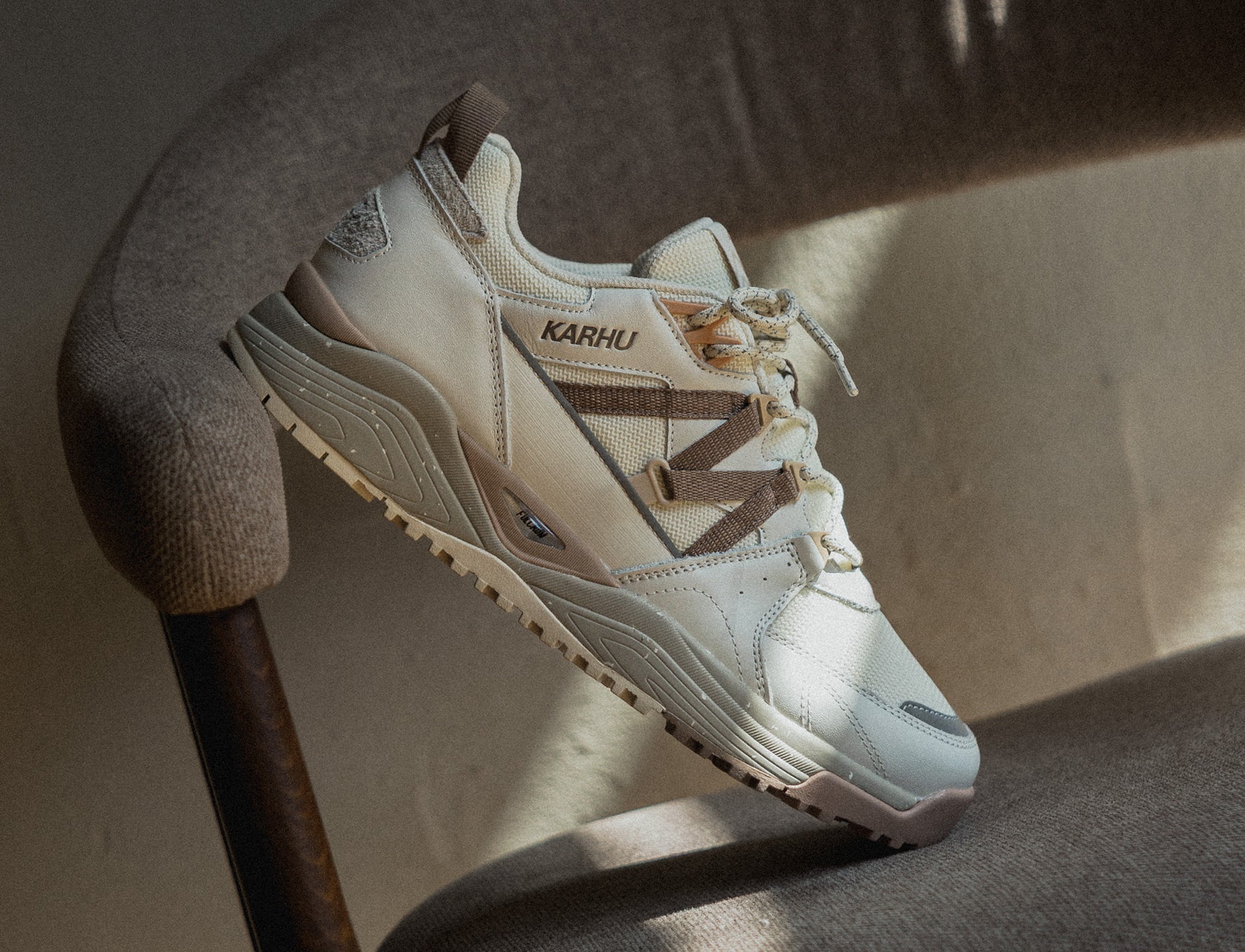 Karhu Fusion XC lily white pine bark