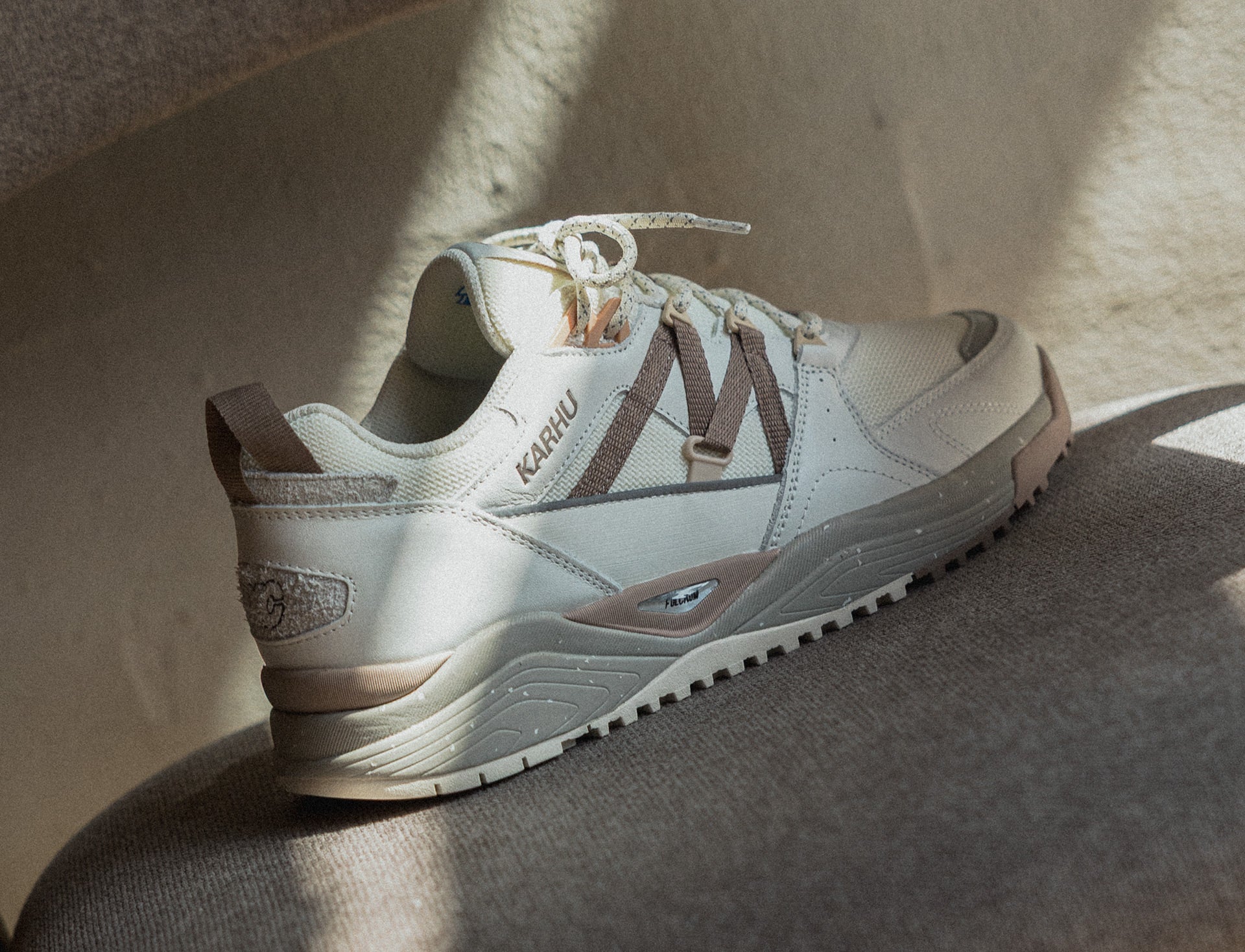 Karhu Fusion XC lily white pine bark
