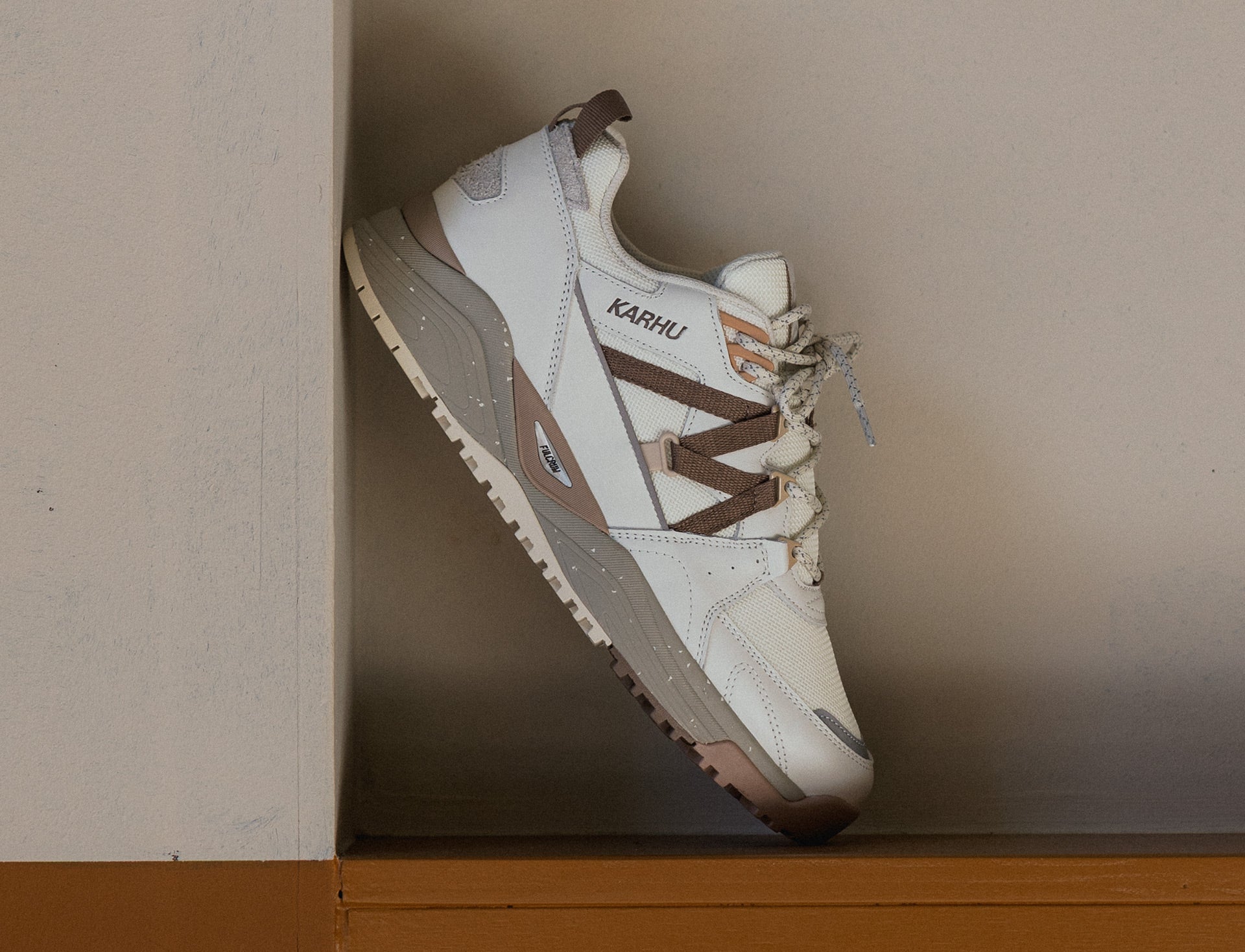 Karhu Fusion XC lily white pine bark