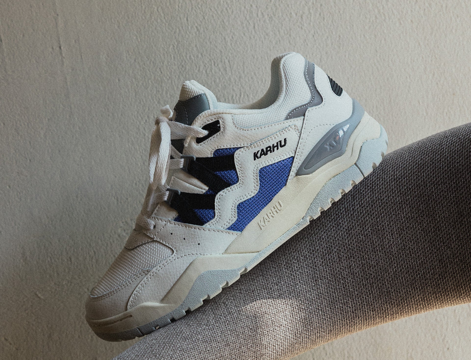 Karhu Fusion XT bright white dazzling blue
