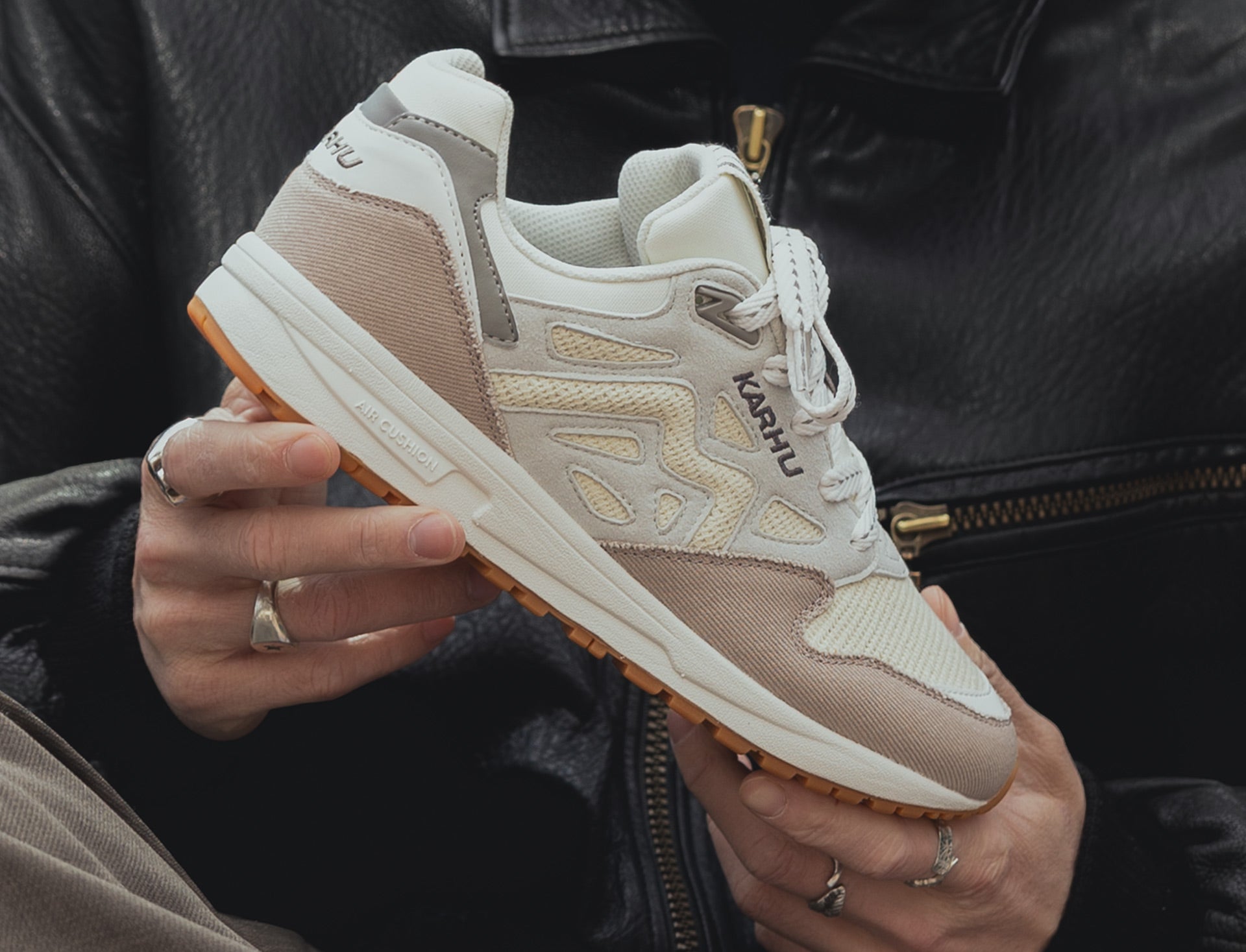 Karhu Legacy 96 atmosphere white asparagus