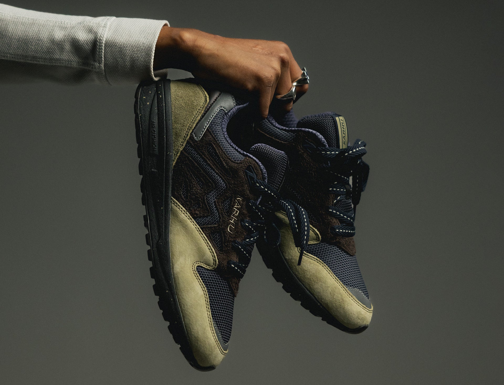 Karhu Legacy 96 pale olive green chocolate torte