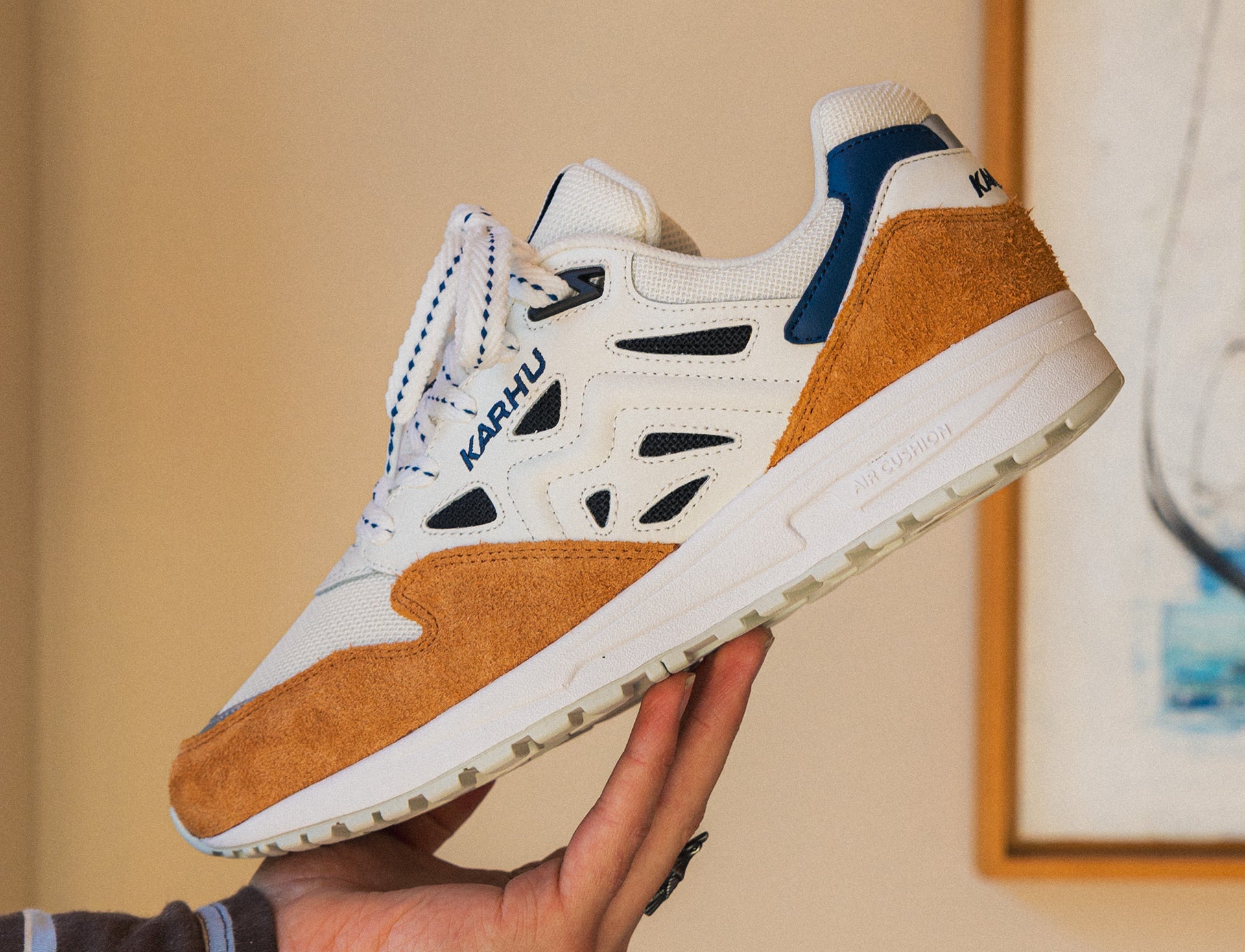 Karhu Legacy 96 pumpkin spice bright white
