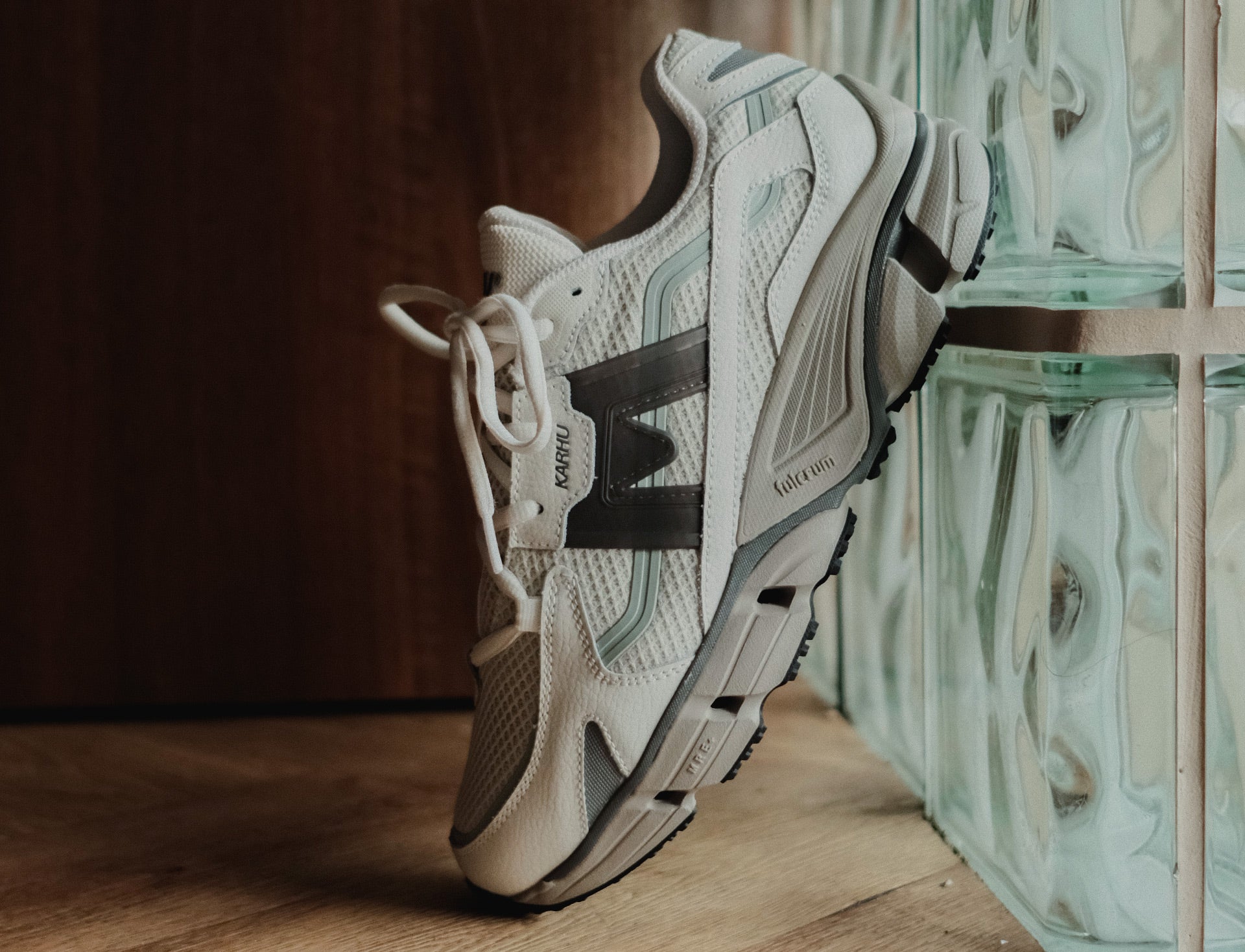 Karhu Super Fulcrum blanc de blanc dark gull gray